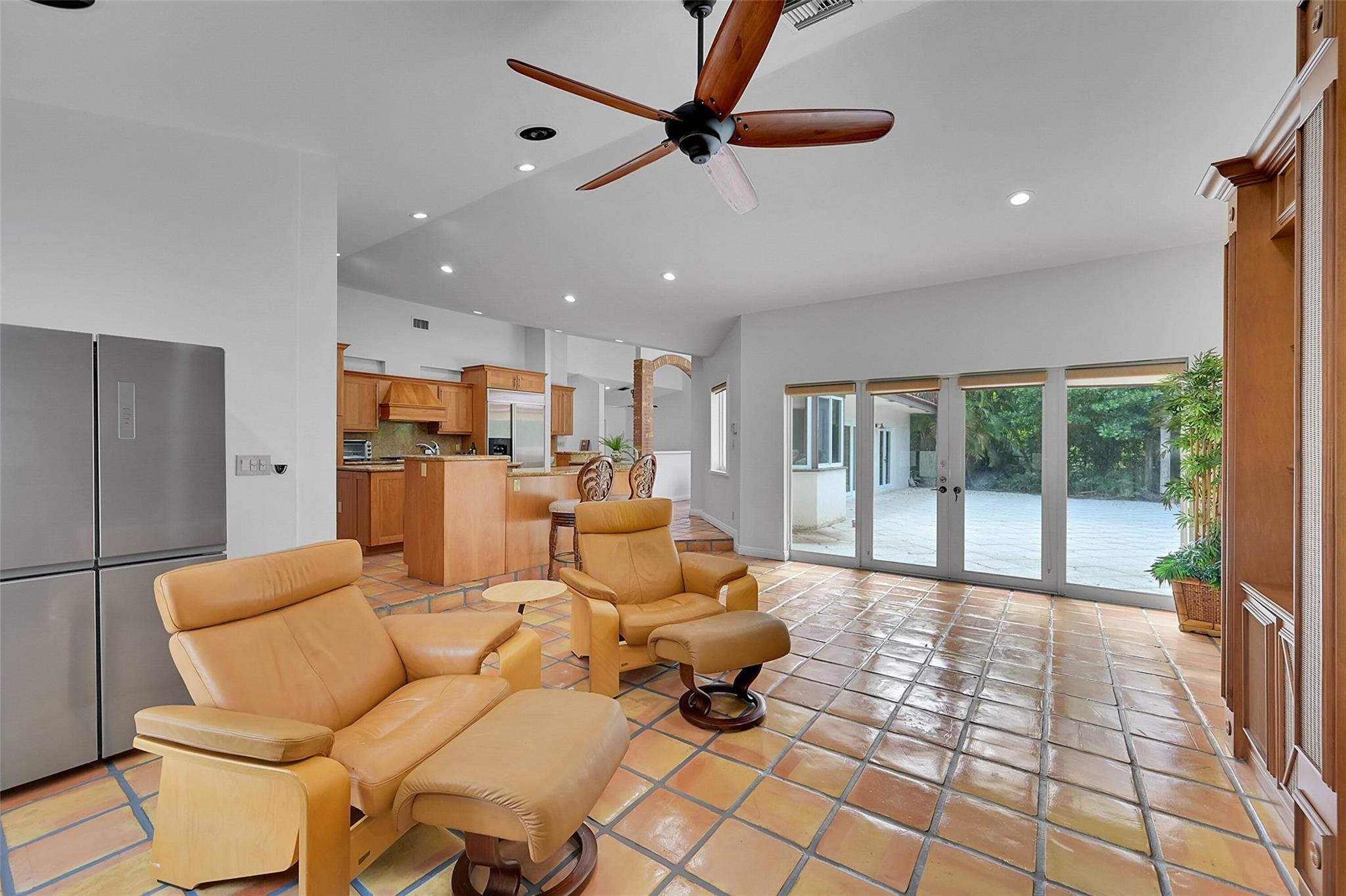 401 Farmington Dr