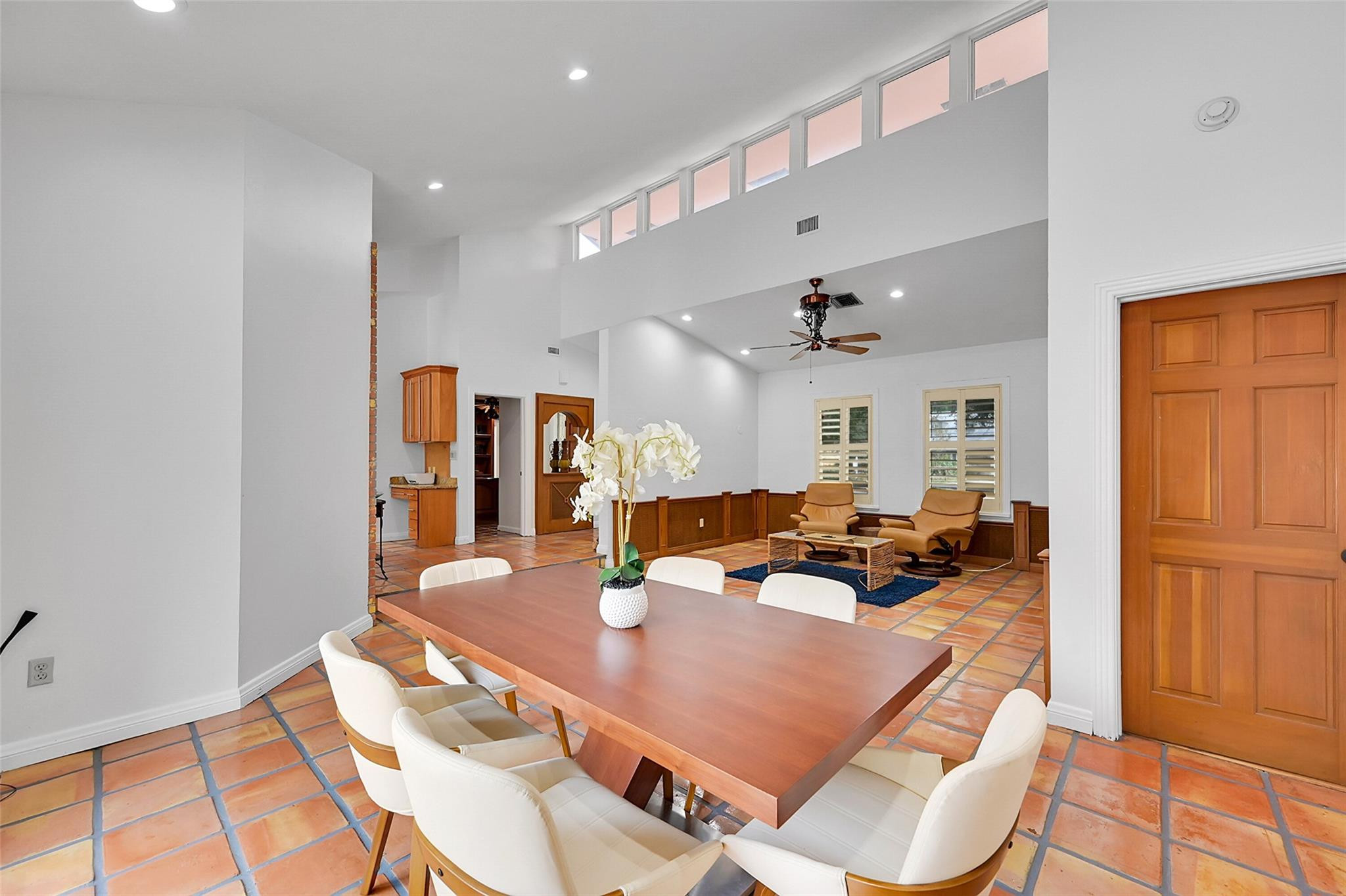 401 Farmington Dr