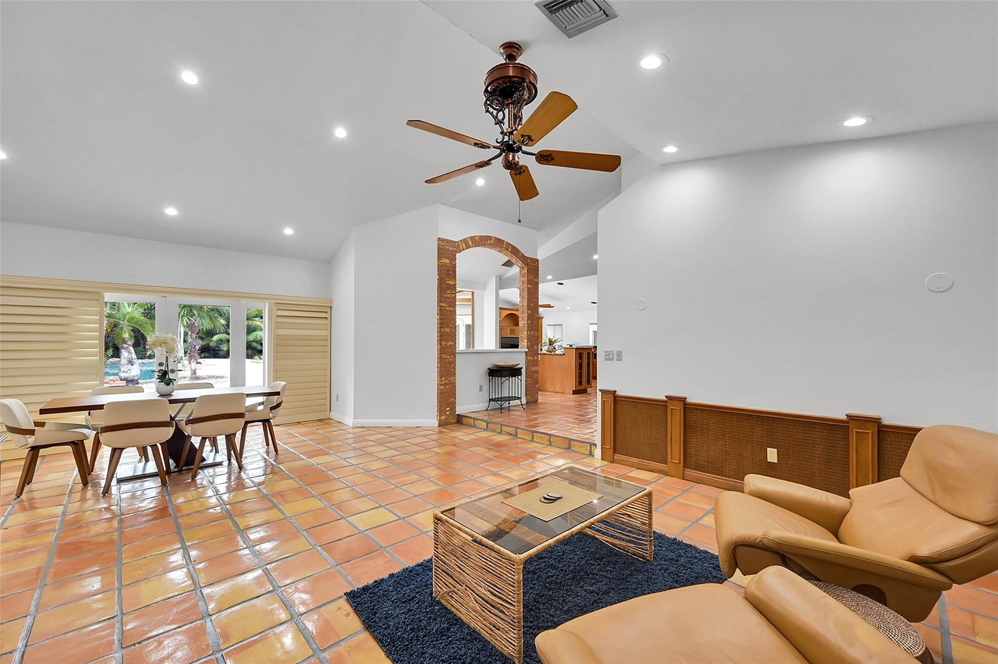 401 Farmington Dr
