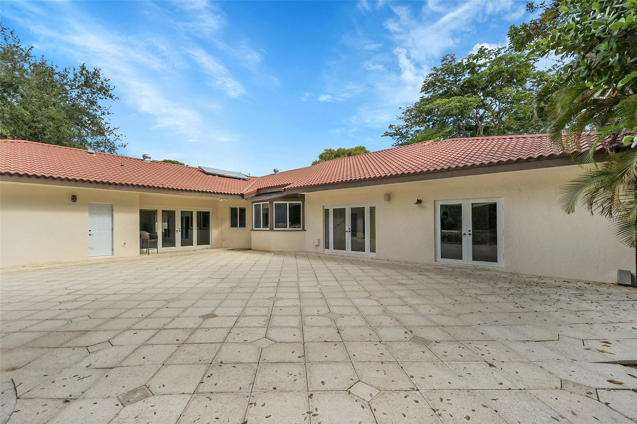 401 Farmington Dr