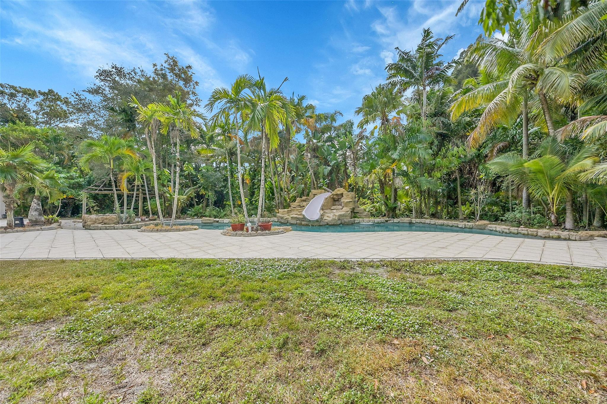 401 Farmington Dr