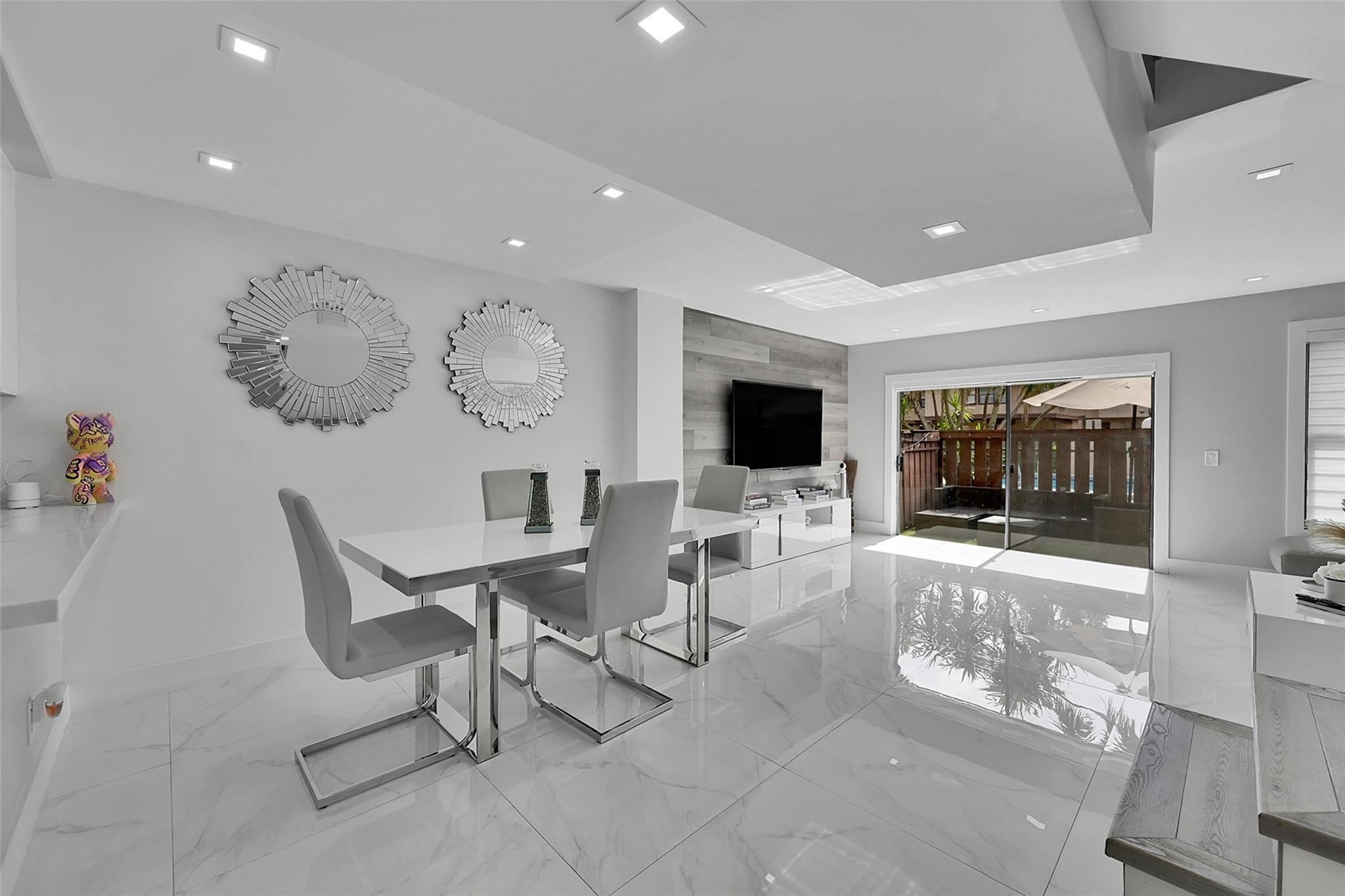 9962 Royal Palm Blvd 9962