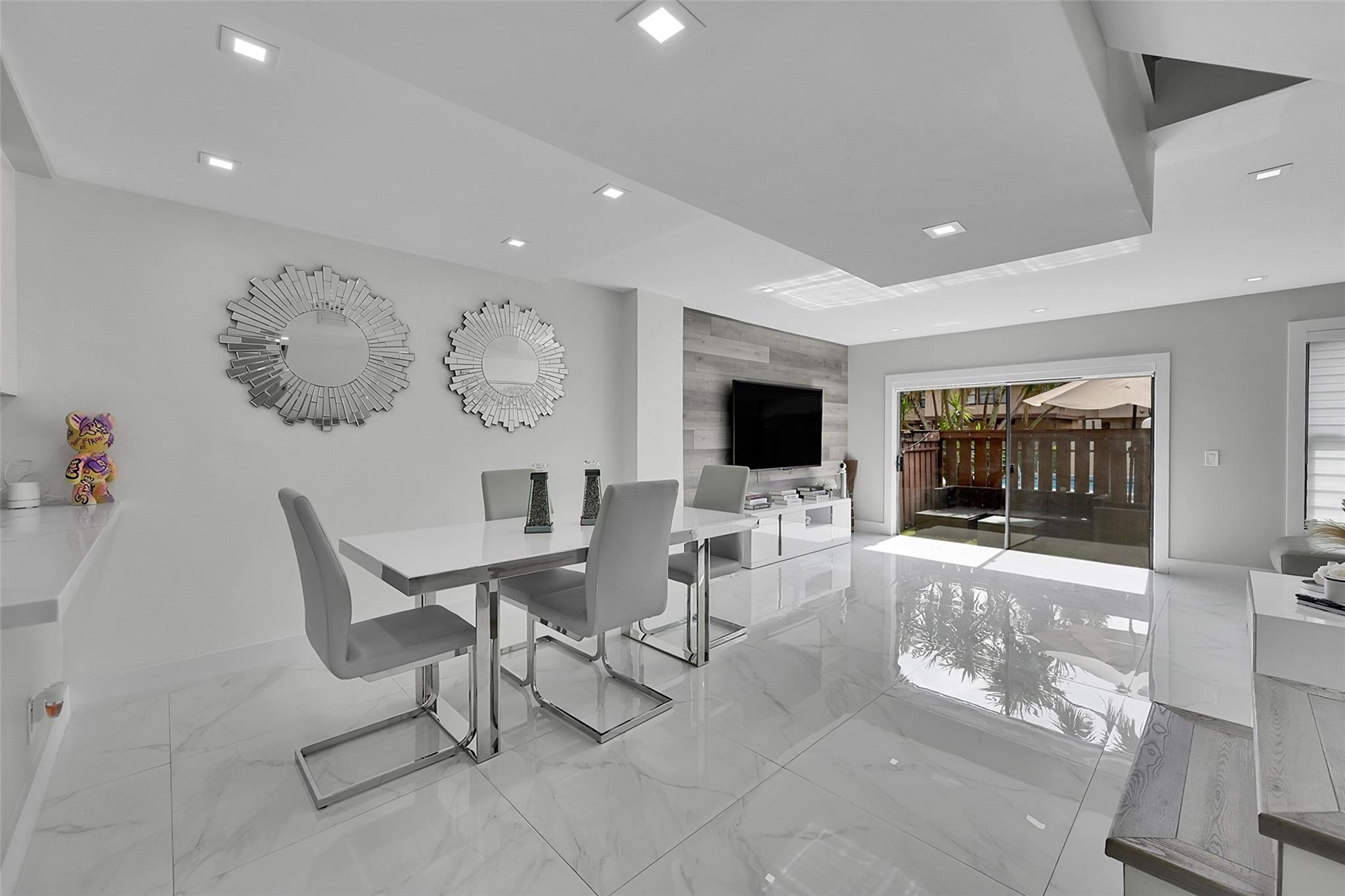 9962 Royal Palm Blvd 9962