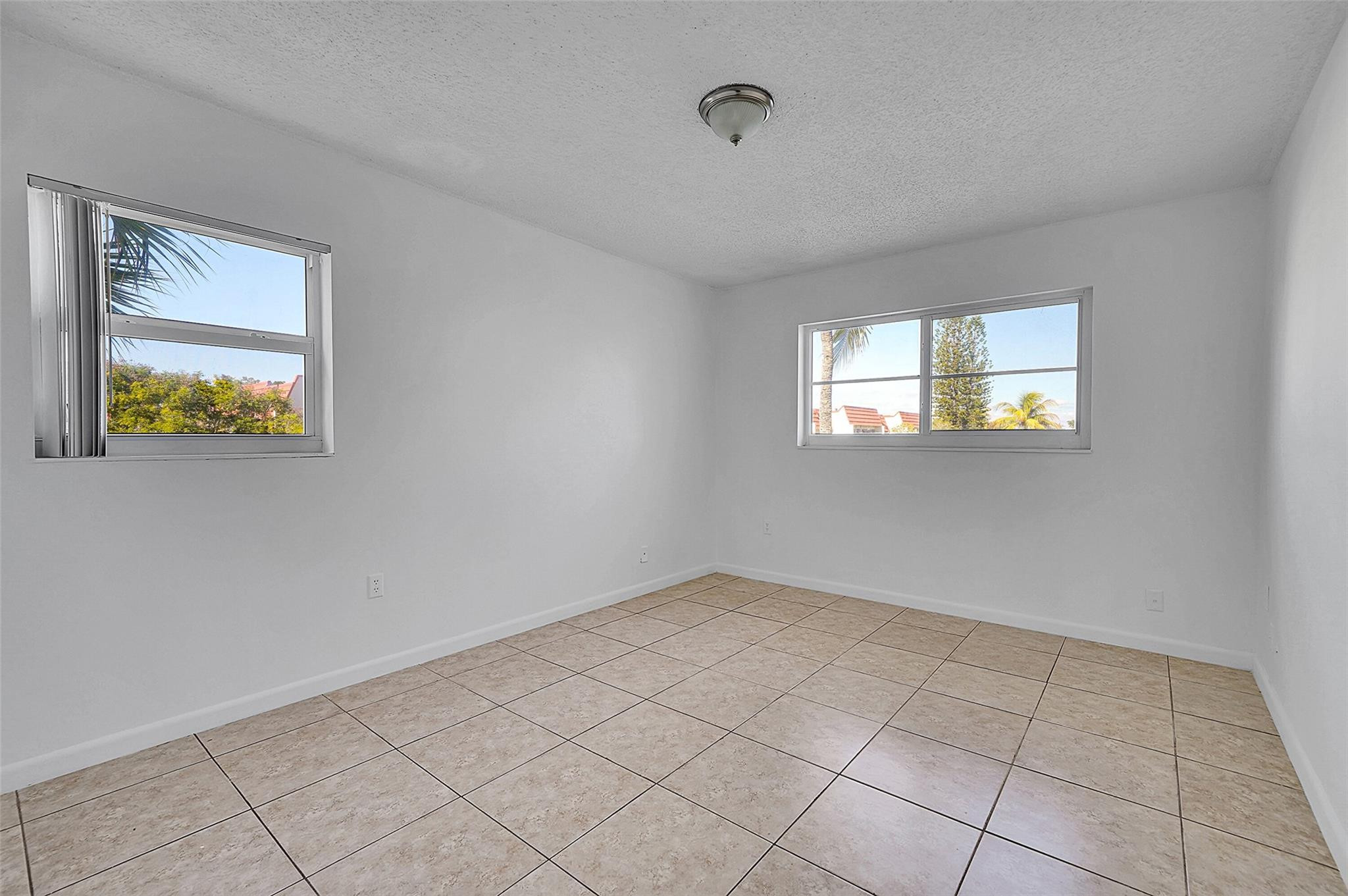 2851 E Sunrise Lakes Dr 307