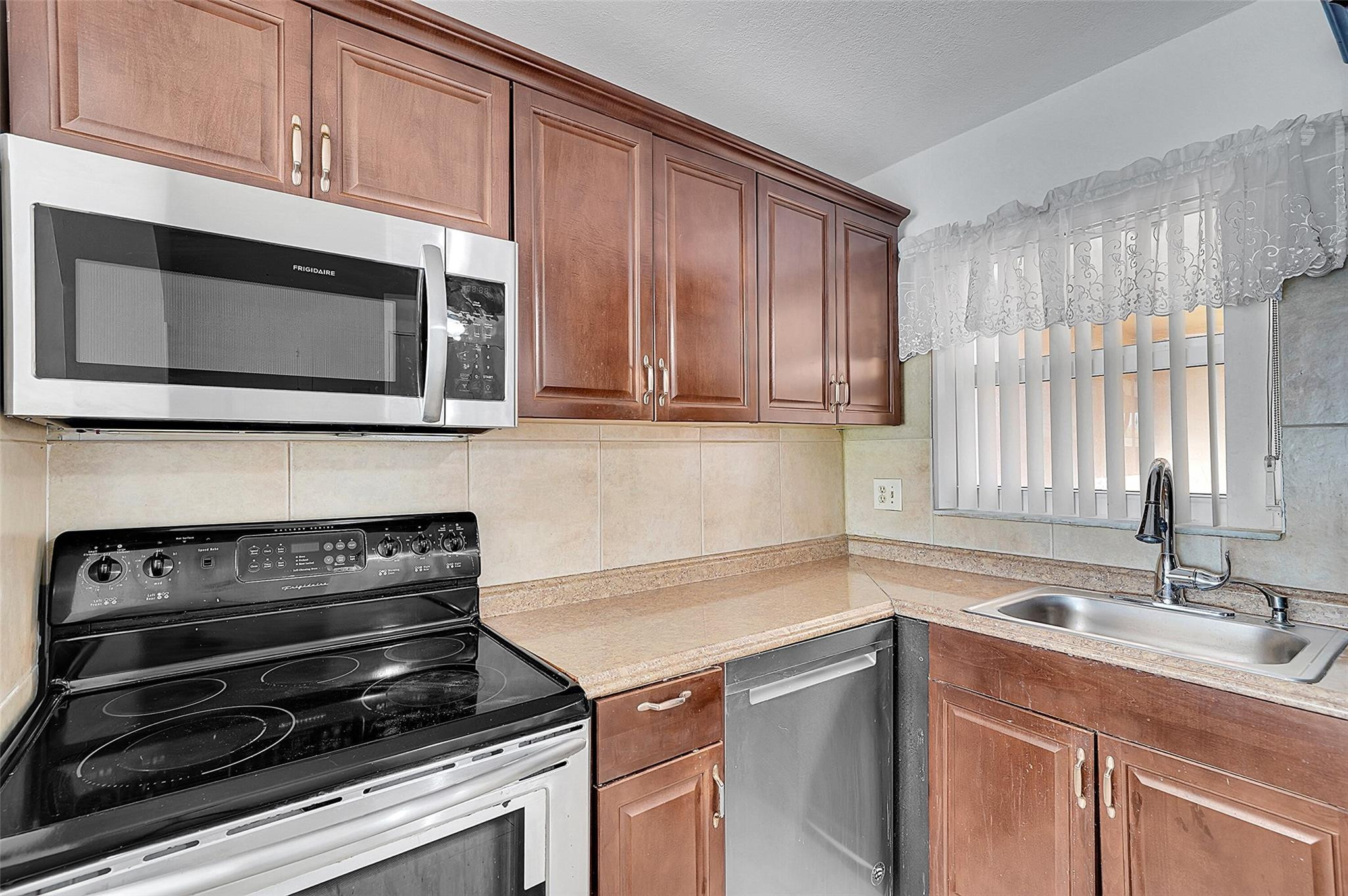 2851 E Sunrise Lakes Dr 307