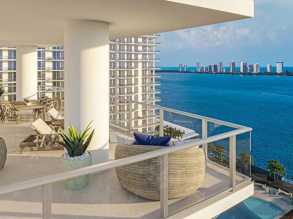 220 Lake Shore Drive 802