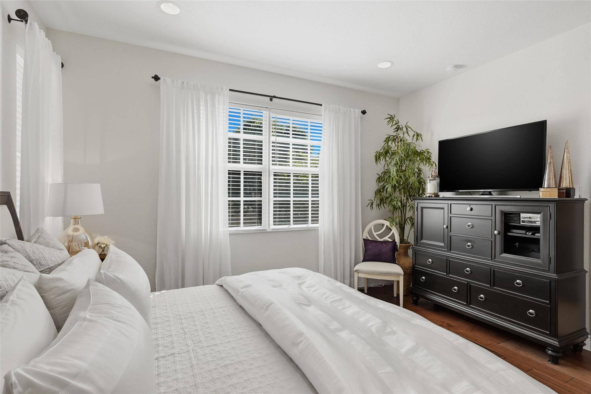 6982 Julia Gardens Drive