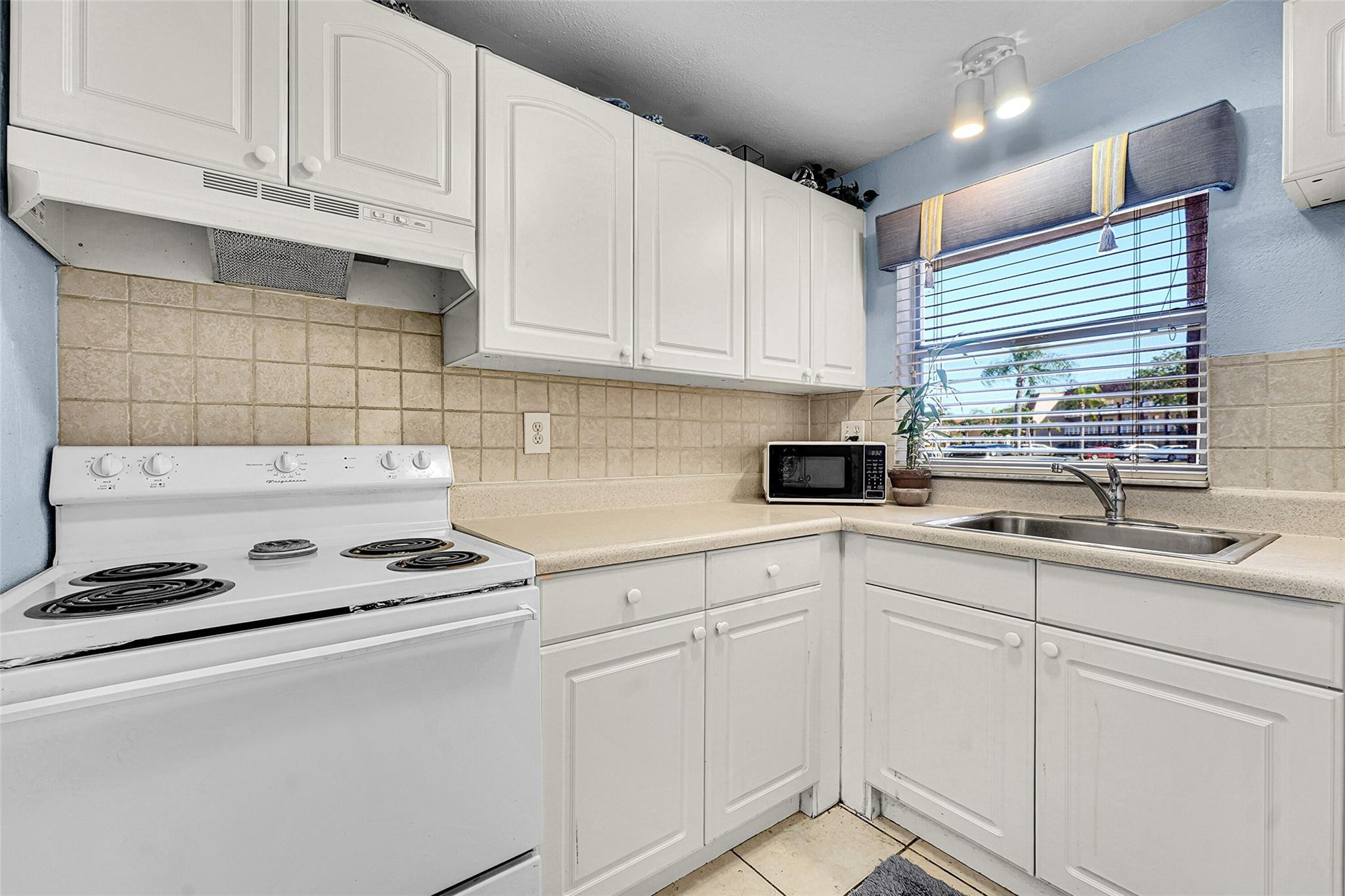 9041 Sunrise Lakes Boulevard Unit: 101
