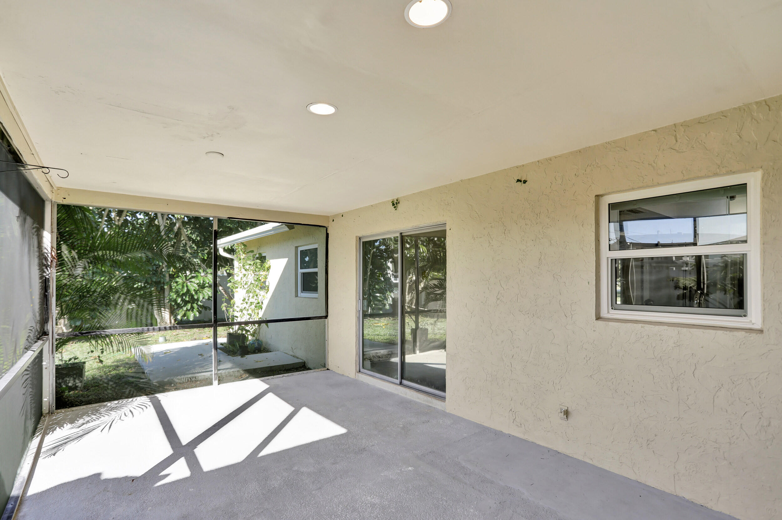 6520 NW 9th Street