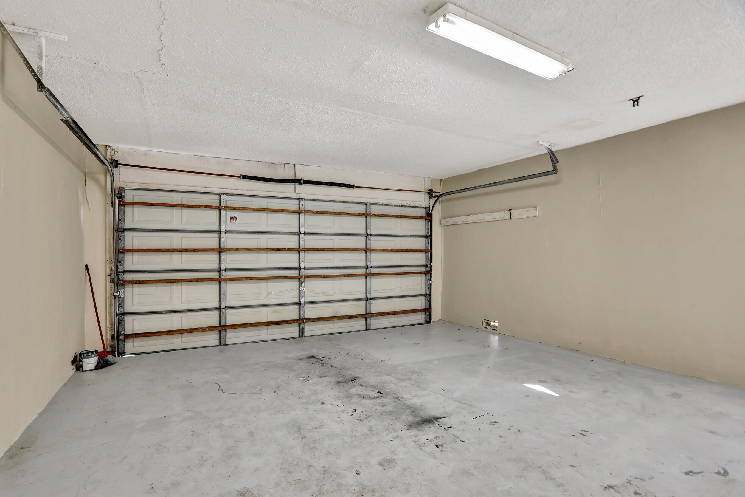 6520 NW 9th Street