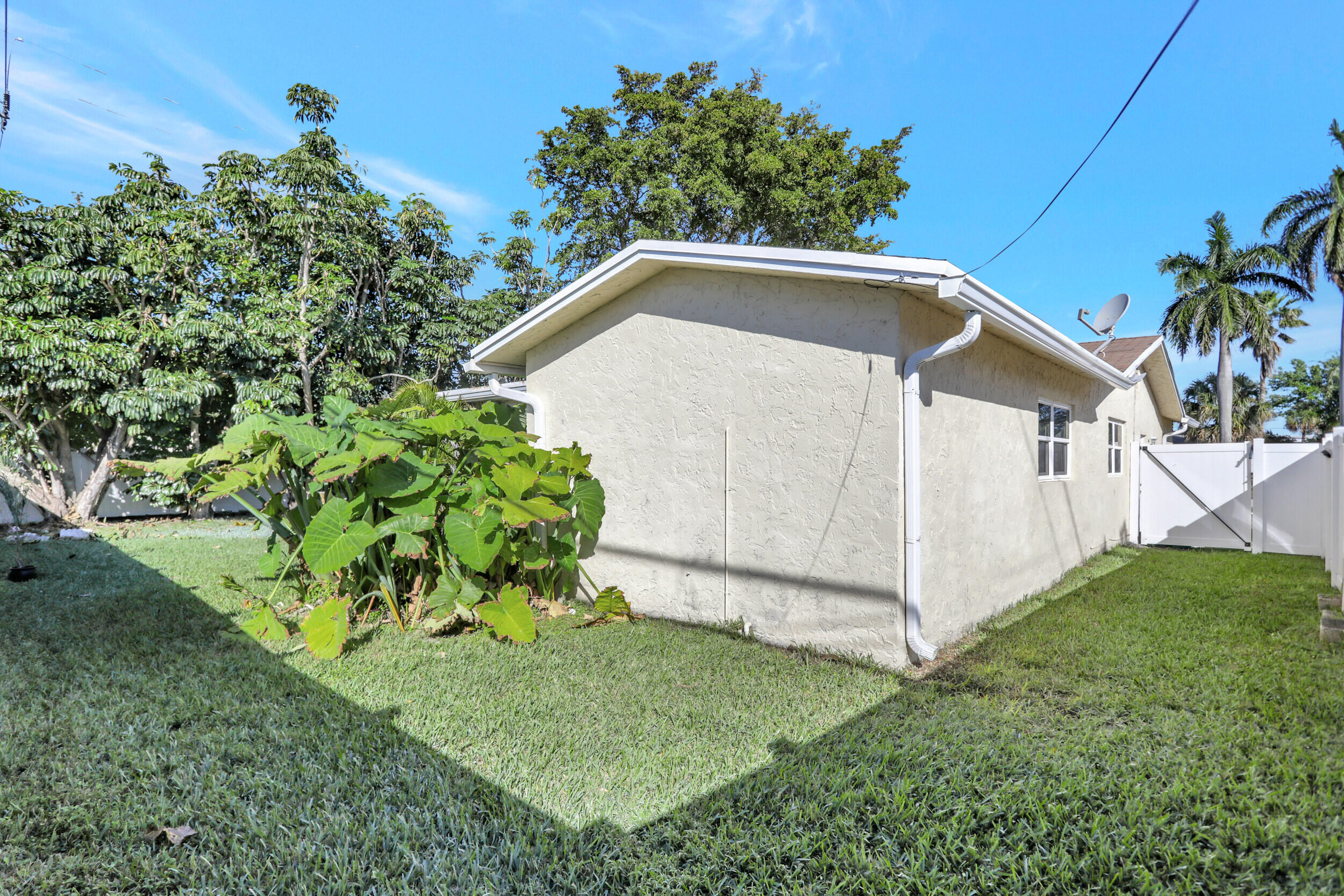 6520 NW 9th Street