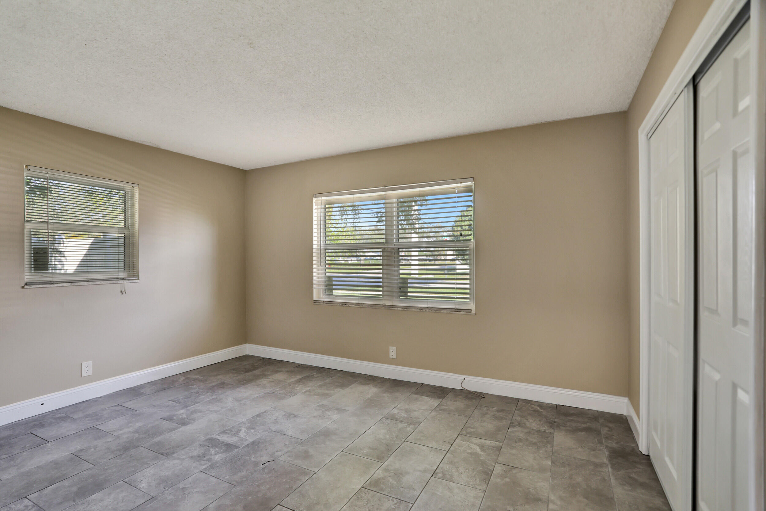 6520 NW 9th Street