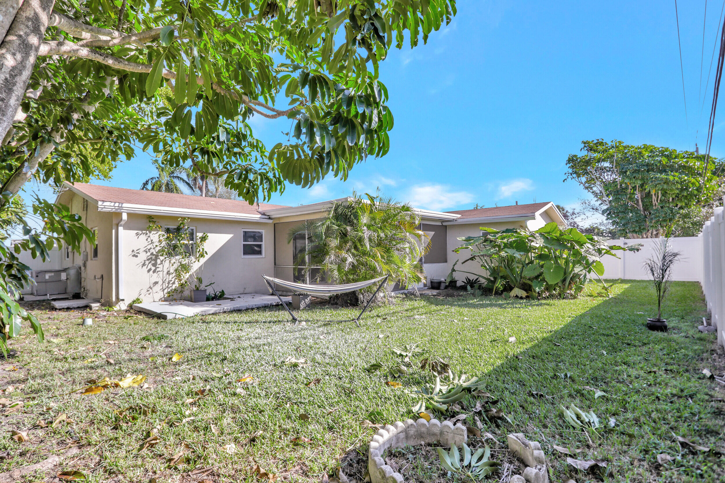 6520 NW 9th Street