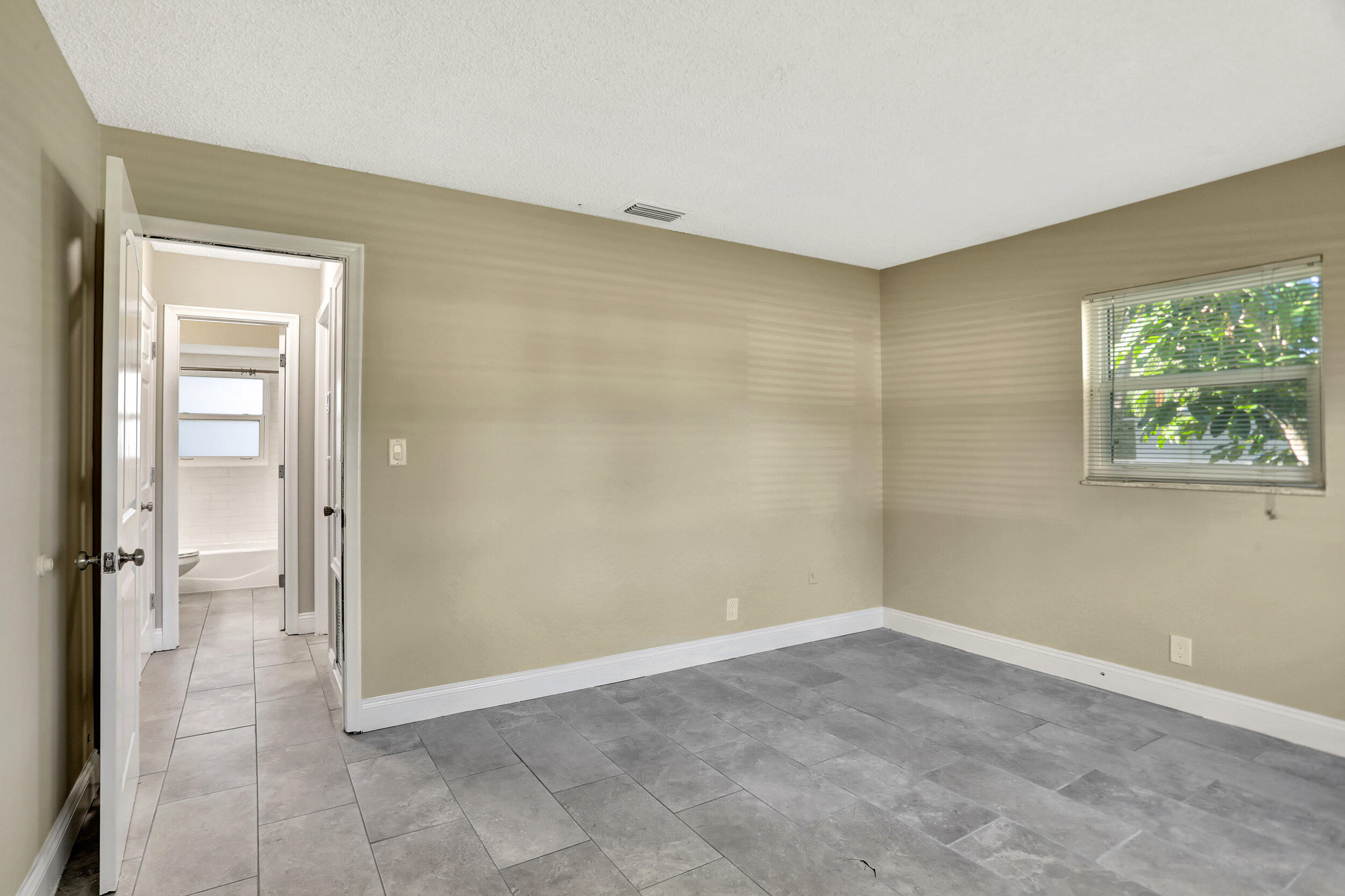 6520 NW 9th Street