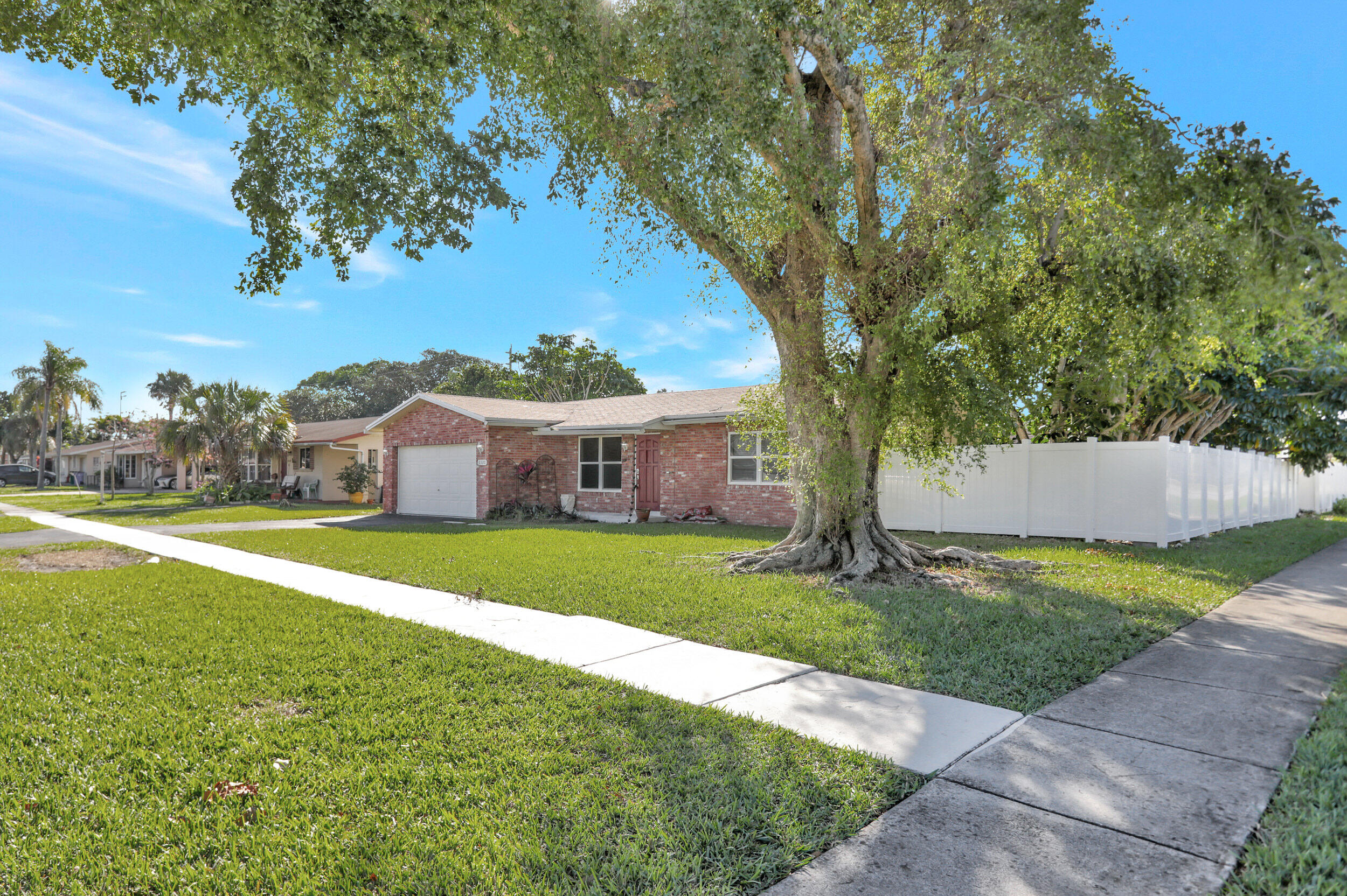 6520 NW 9th Street