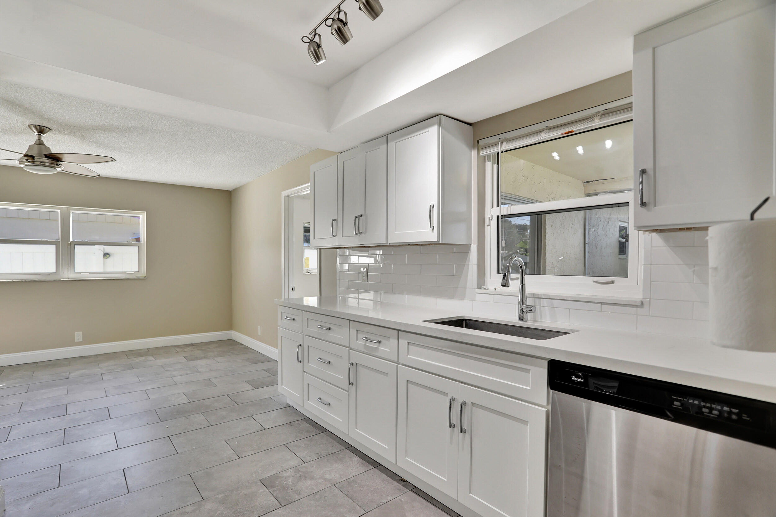 6520 NW 9th Street