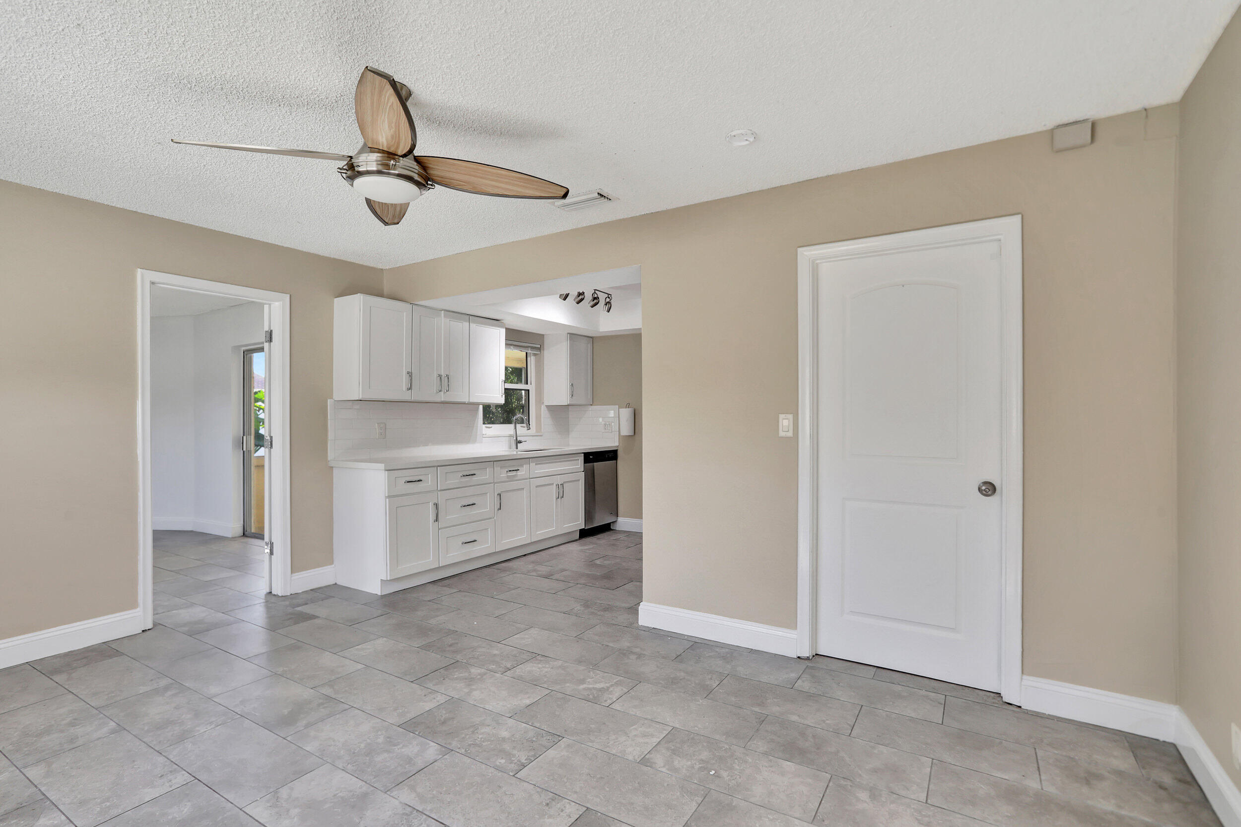 6520 NW 9th Street