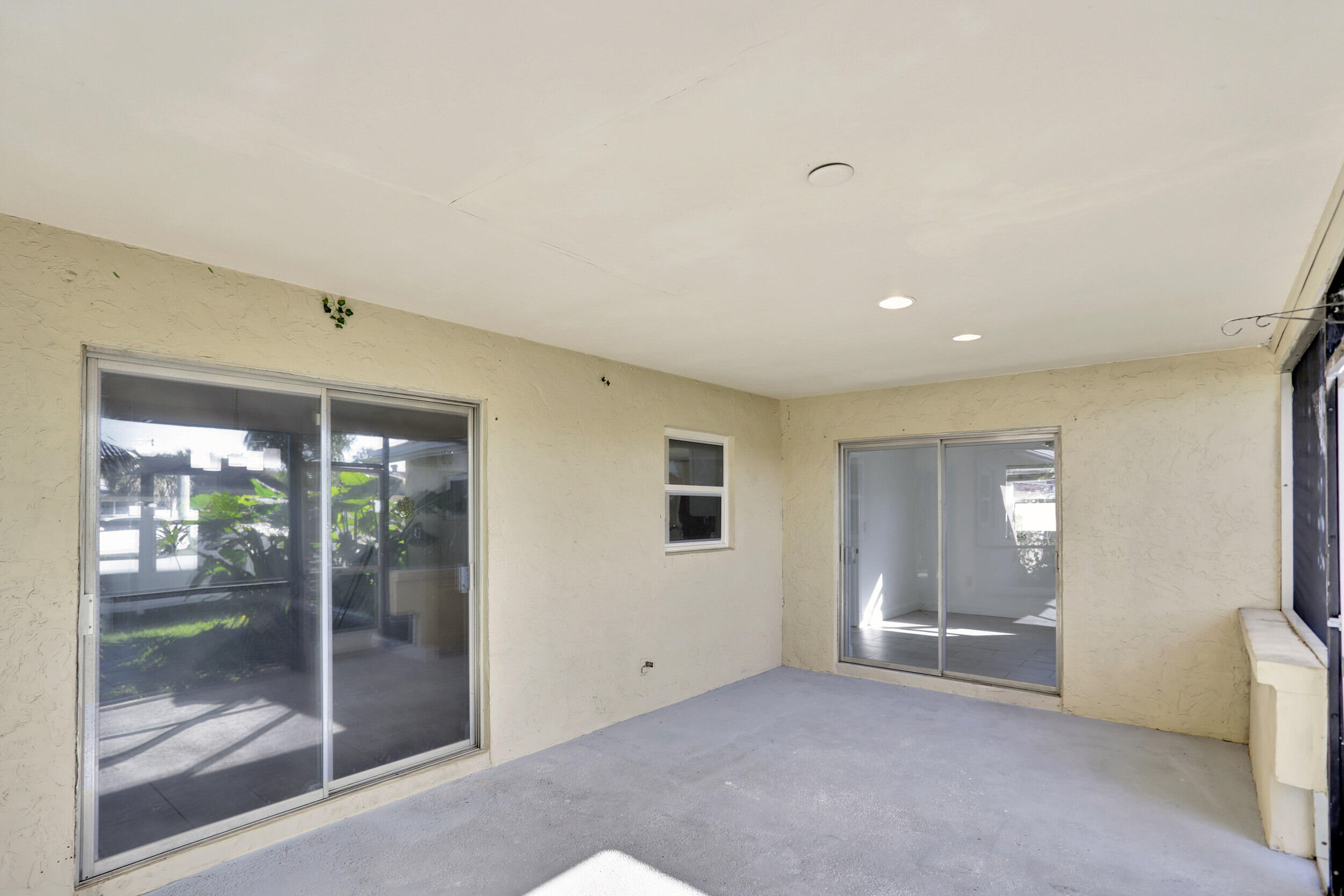 6520 NW 9th Street