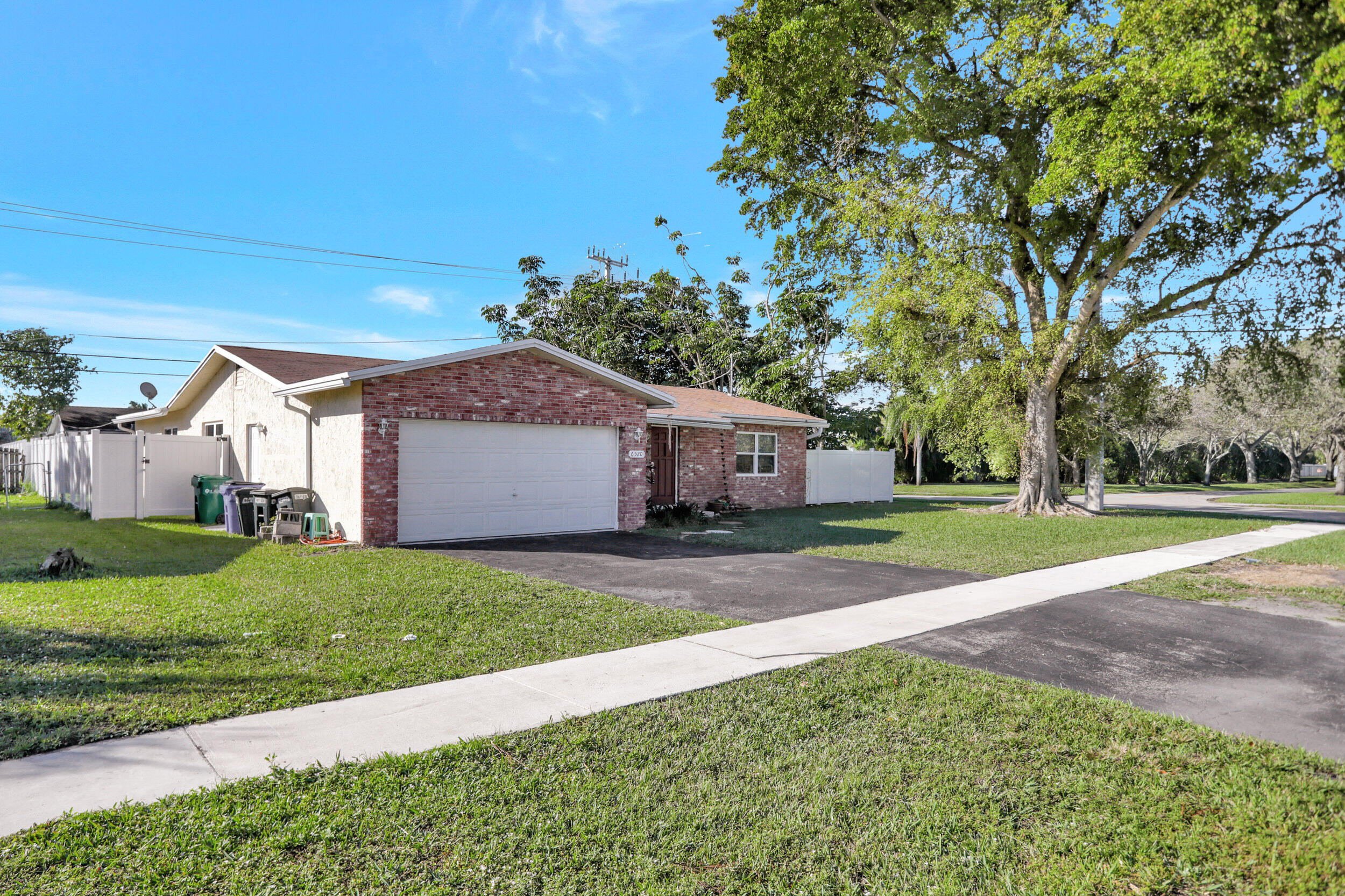 6520 NW 9th Street