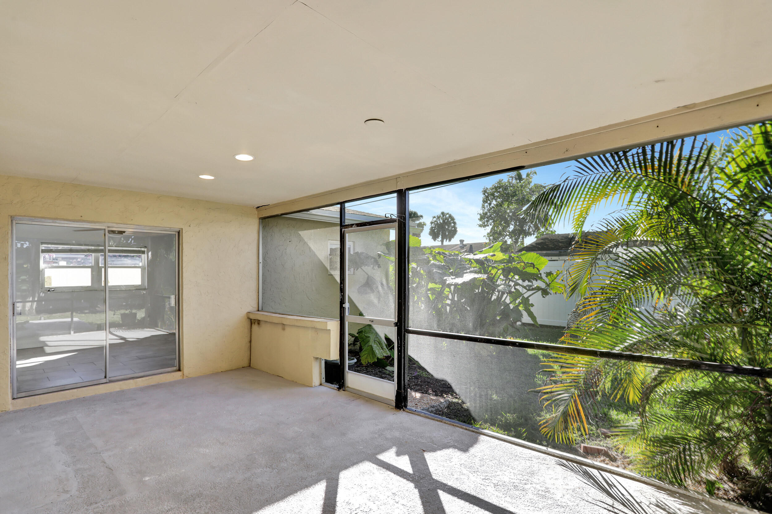 6520 NW 9th Street