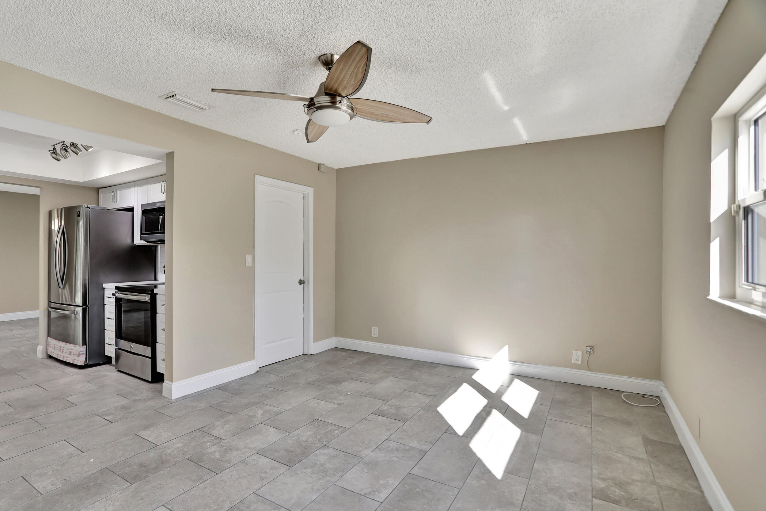 6520 NW 9th Street