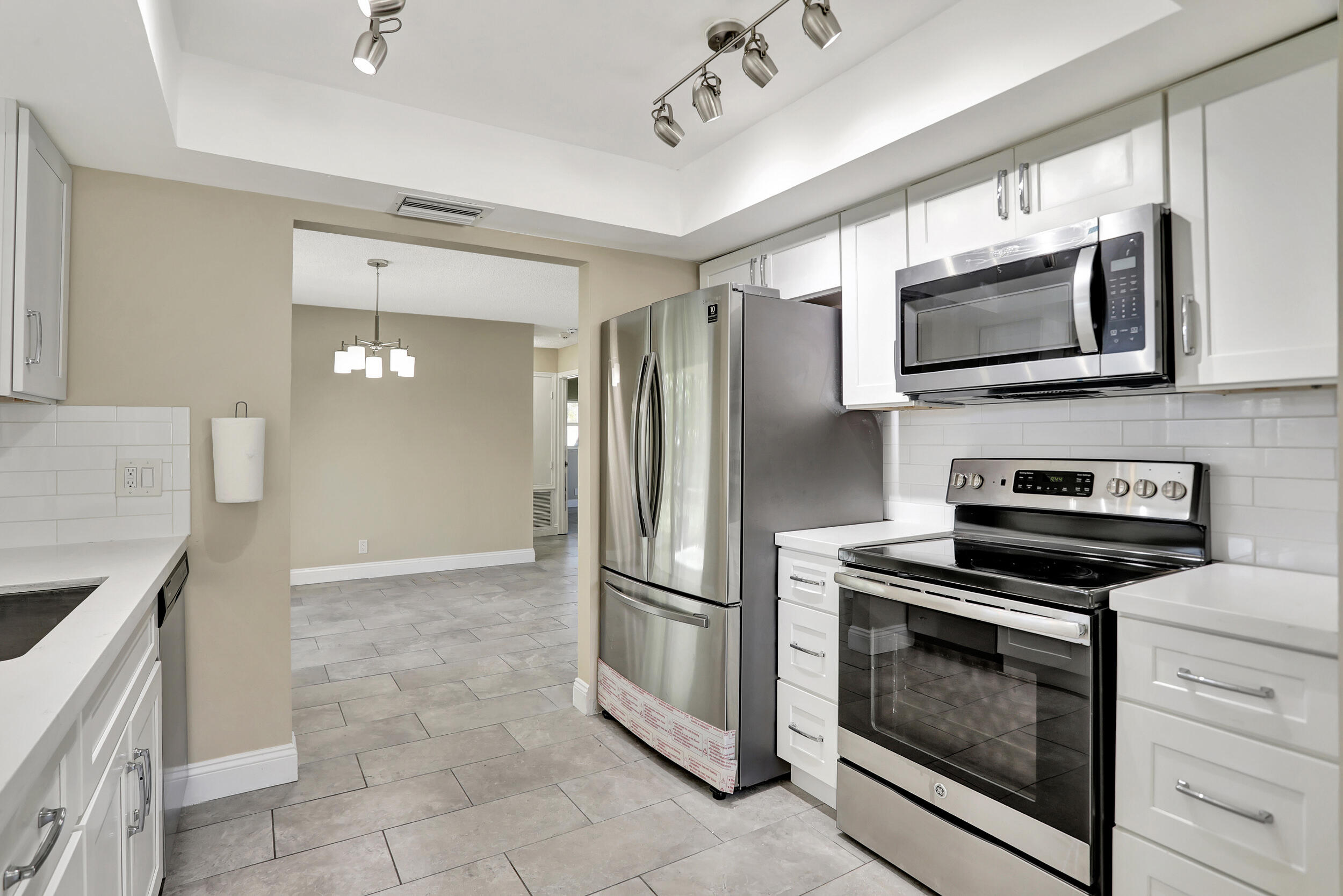 6520 NW 9th Street