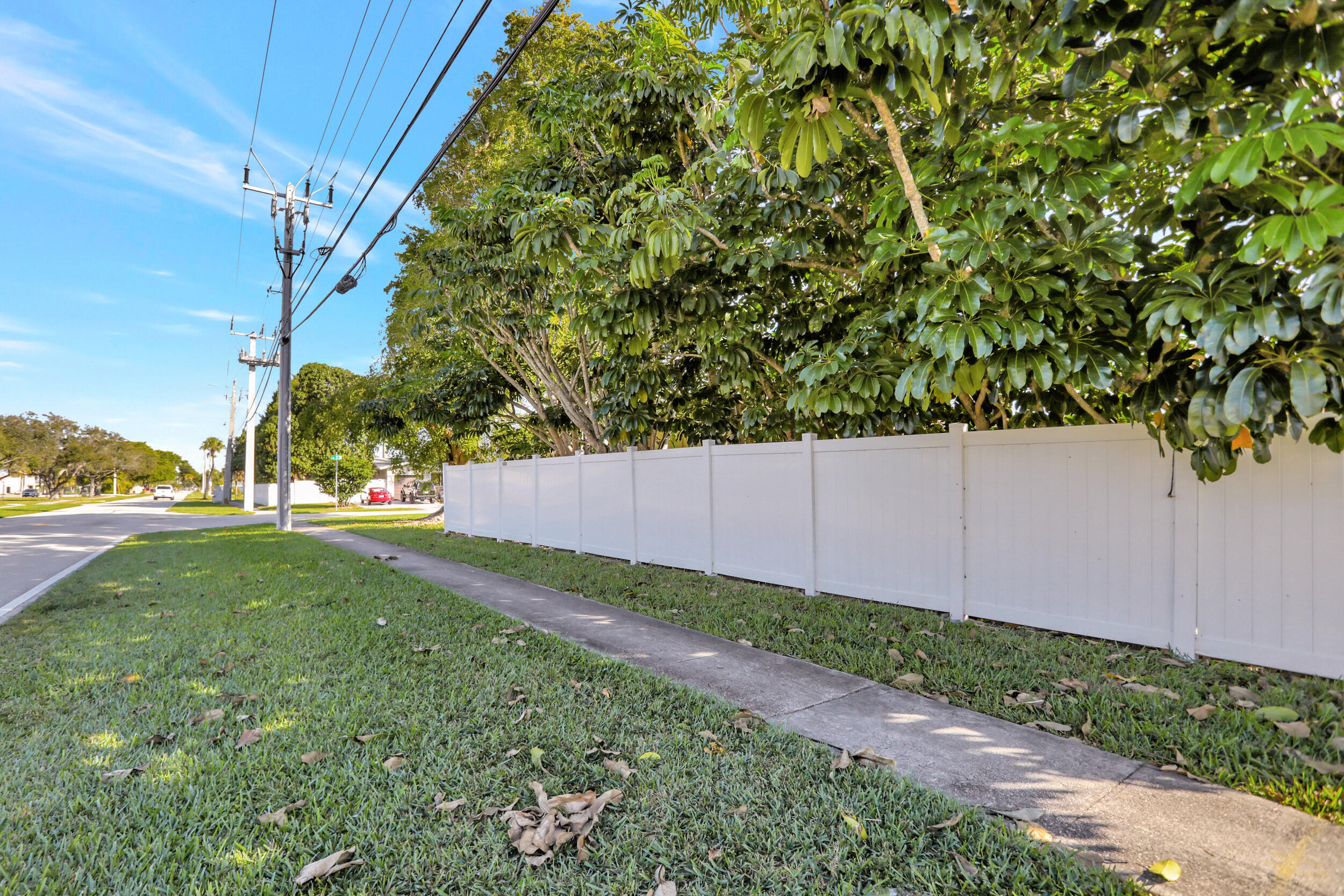 6520 NW 9th Street