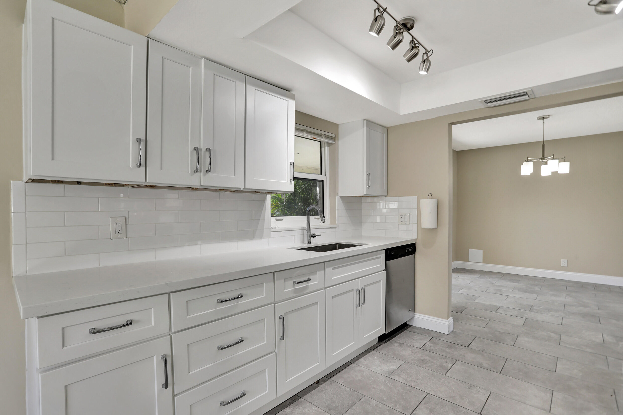 6520 NW 9th Street