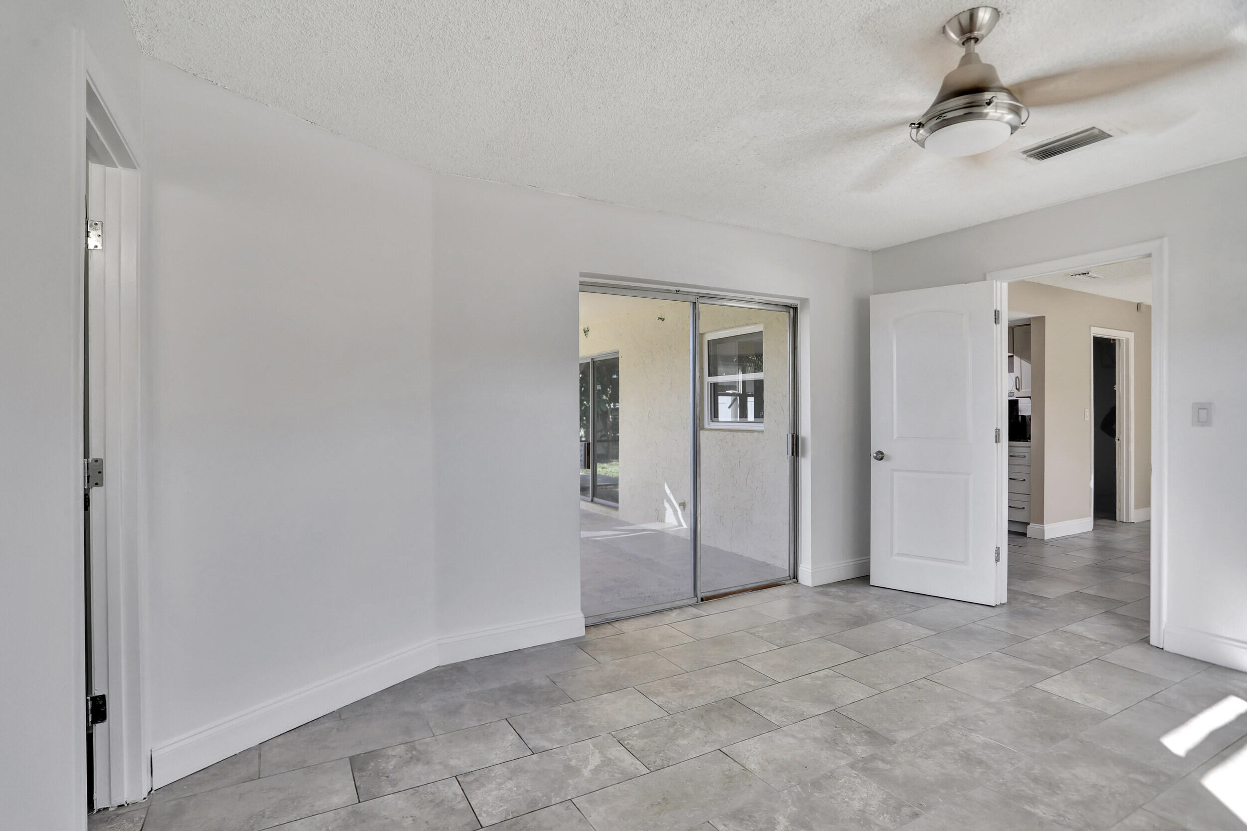 6520 NW 9th Street