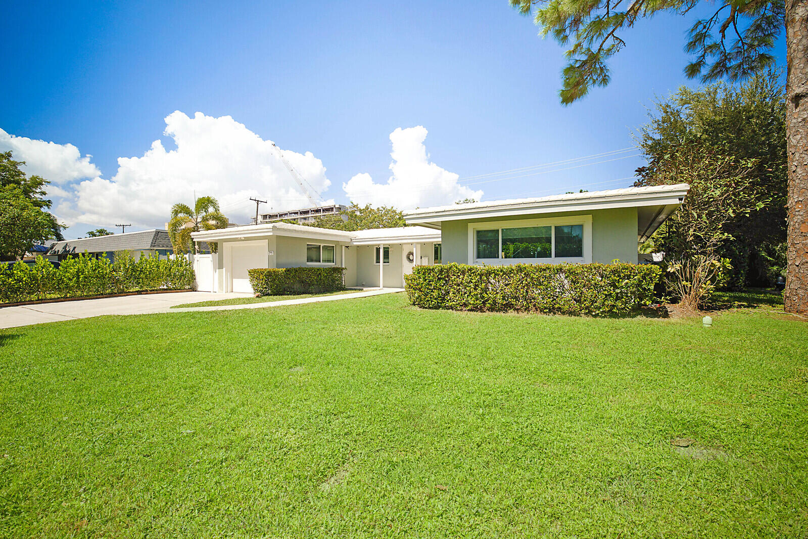 711 NW 7th Drive