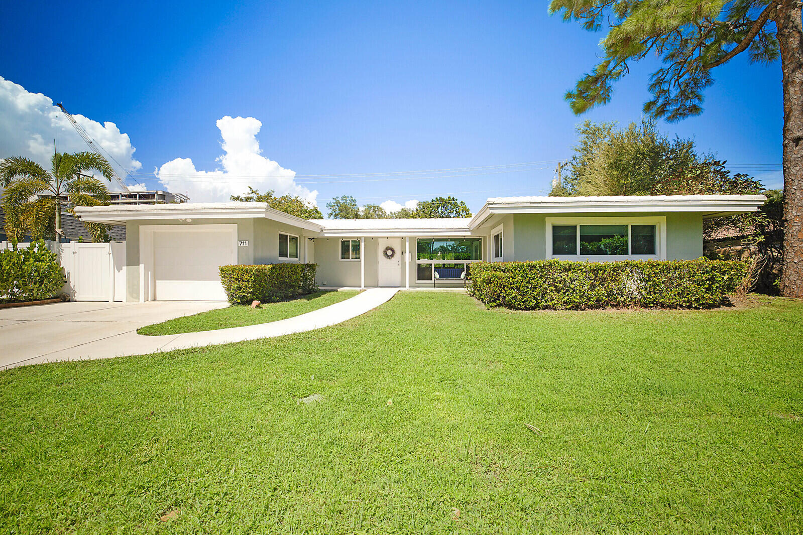 711 NW 7th Drive