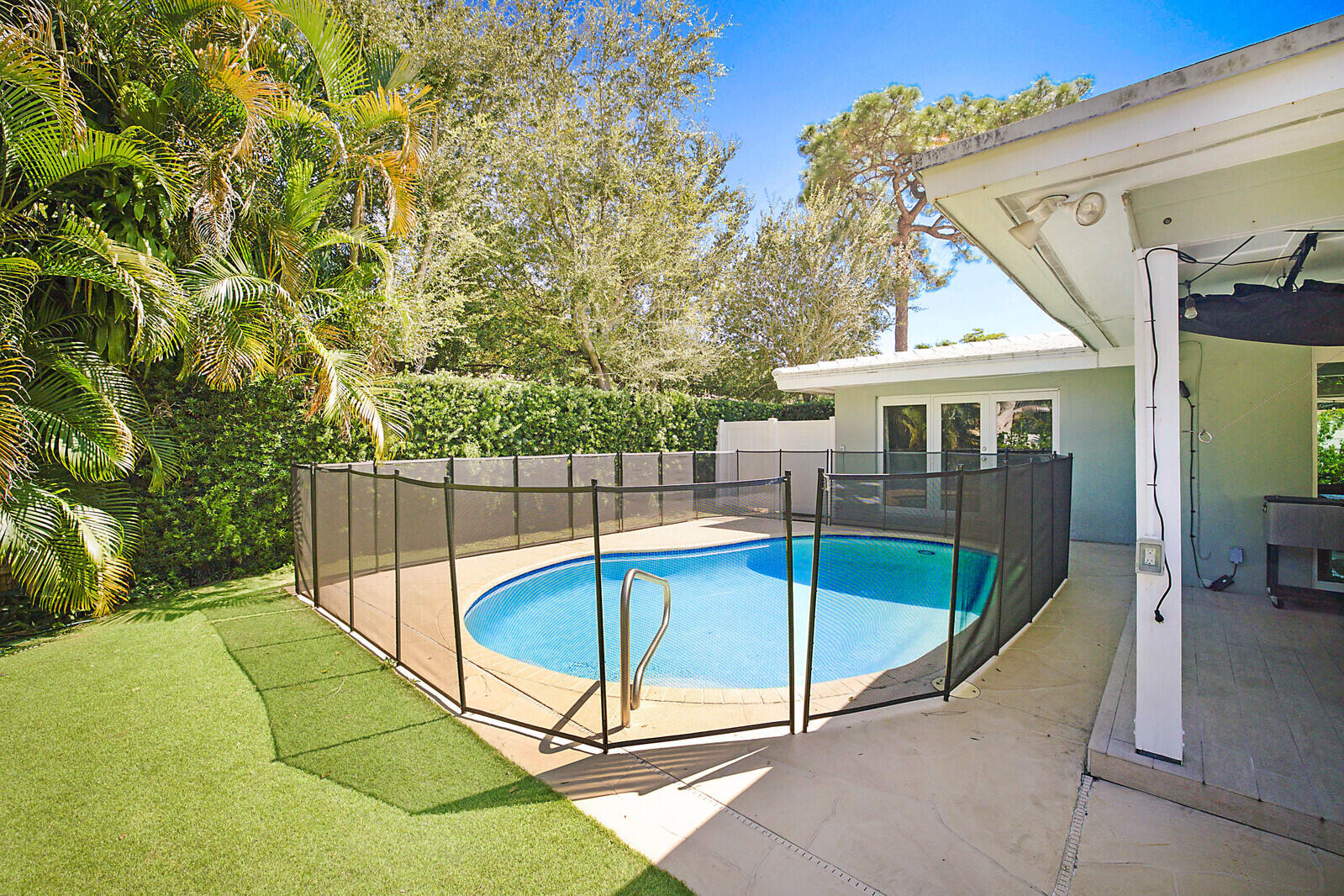 711 NW 7th Drive