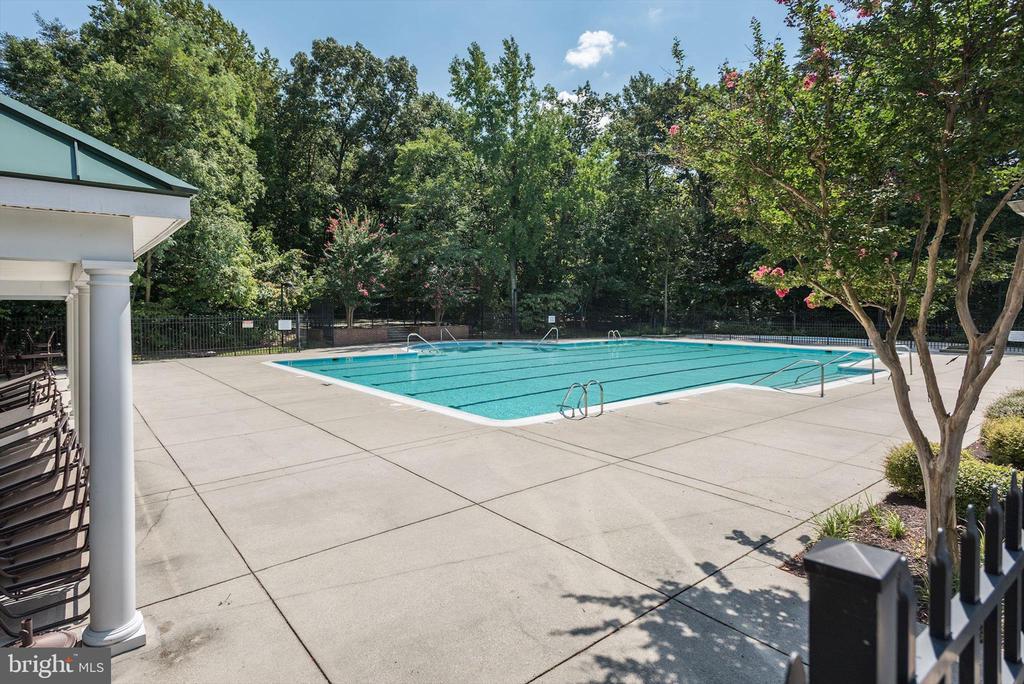 1055 LILY WAY