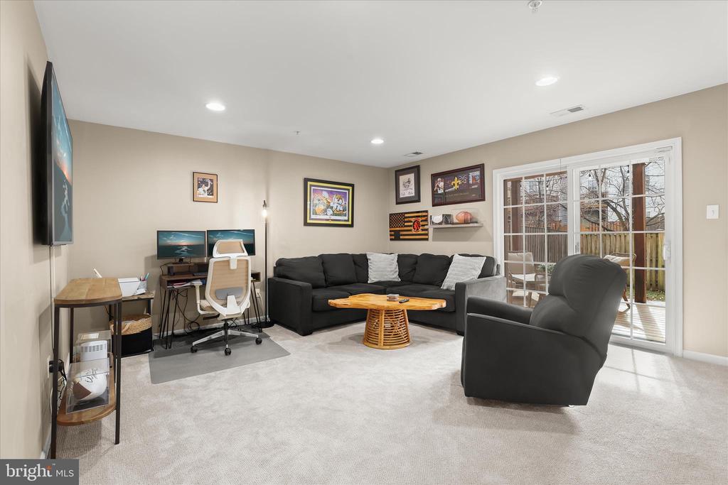 1055 LILY WAY