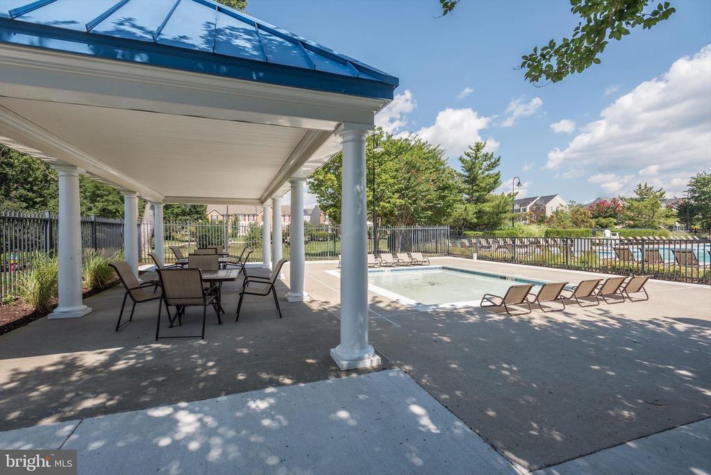1055 LILY WAY