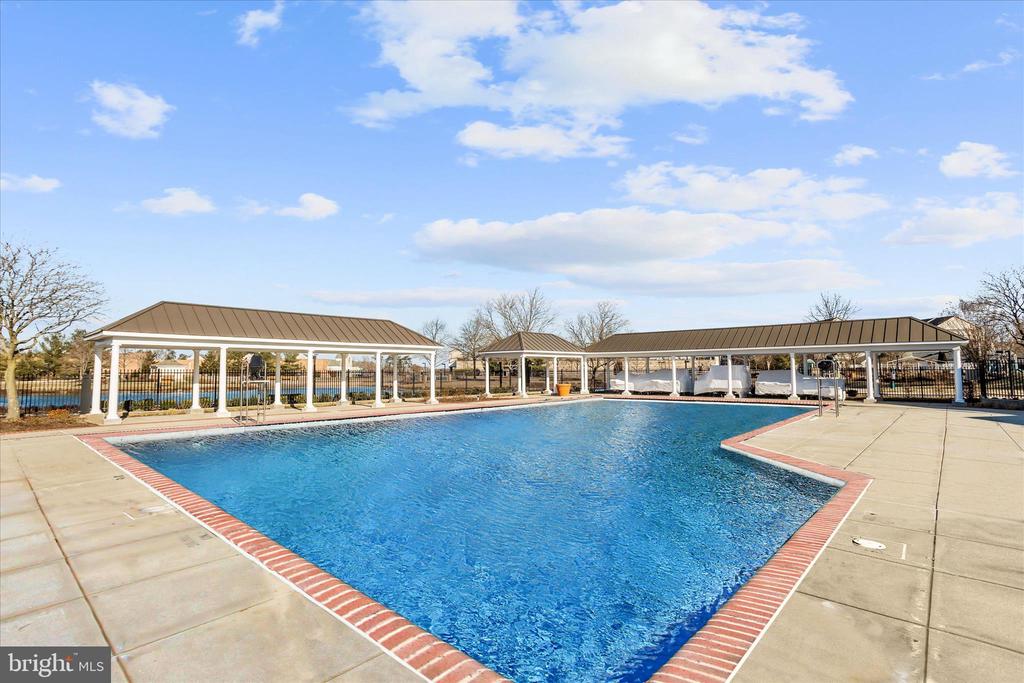 1055 LILY WAY