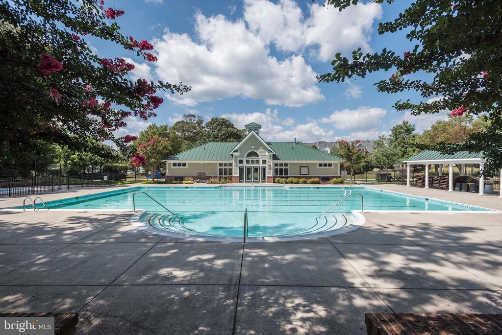 1055 LILY WAY