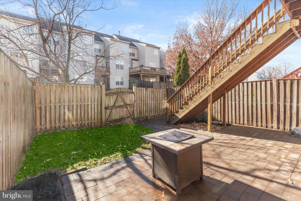 1055 LILY WAY