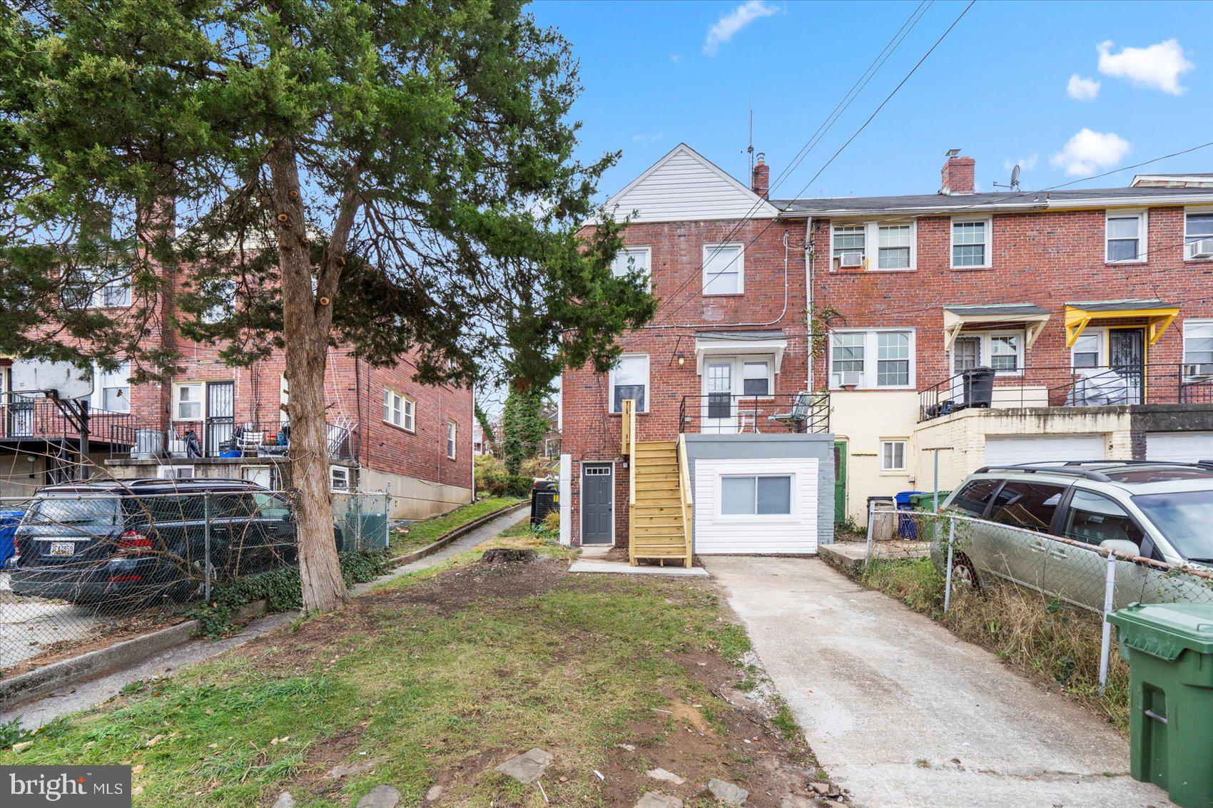 975 North Hill Rd