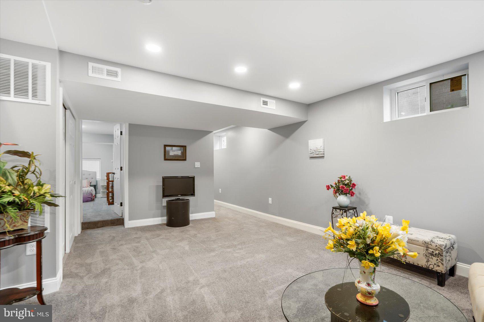 975 North Hill Rd