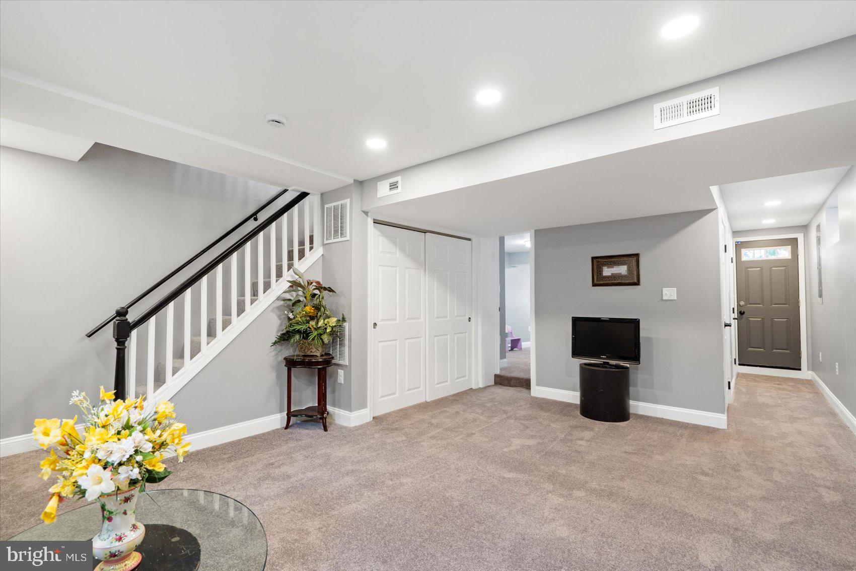 975 North Hill Rd