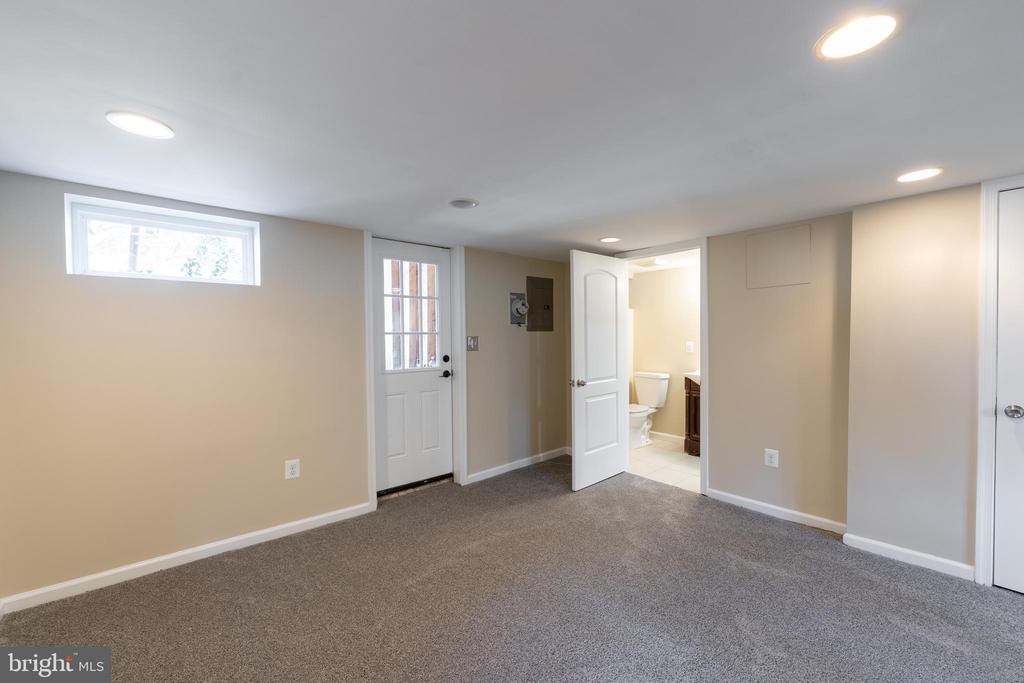 1518 Stonewood Rd