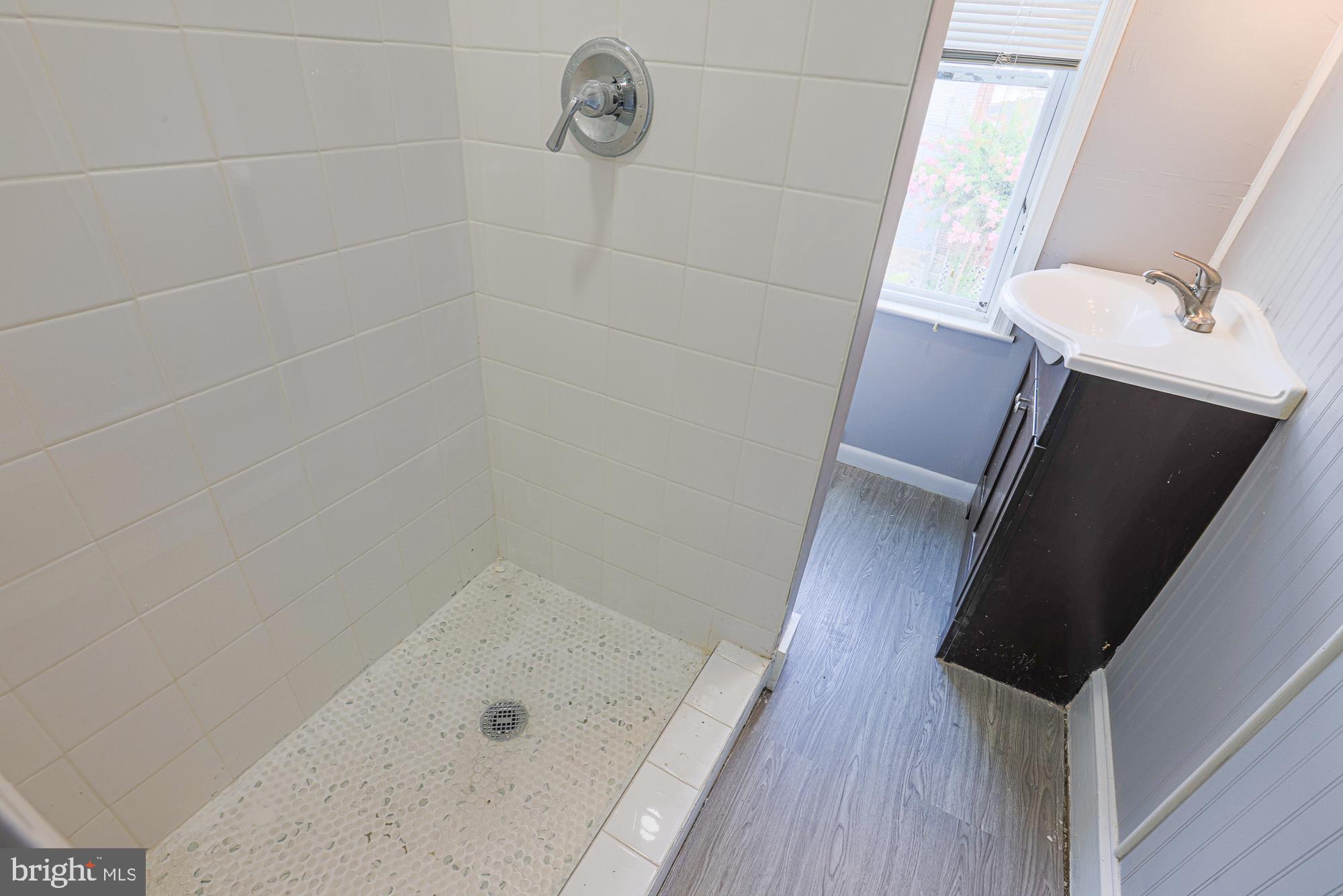 516 WOODBOURNE AVENUE