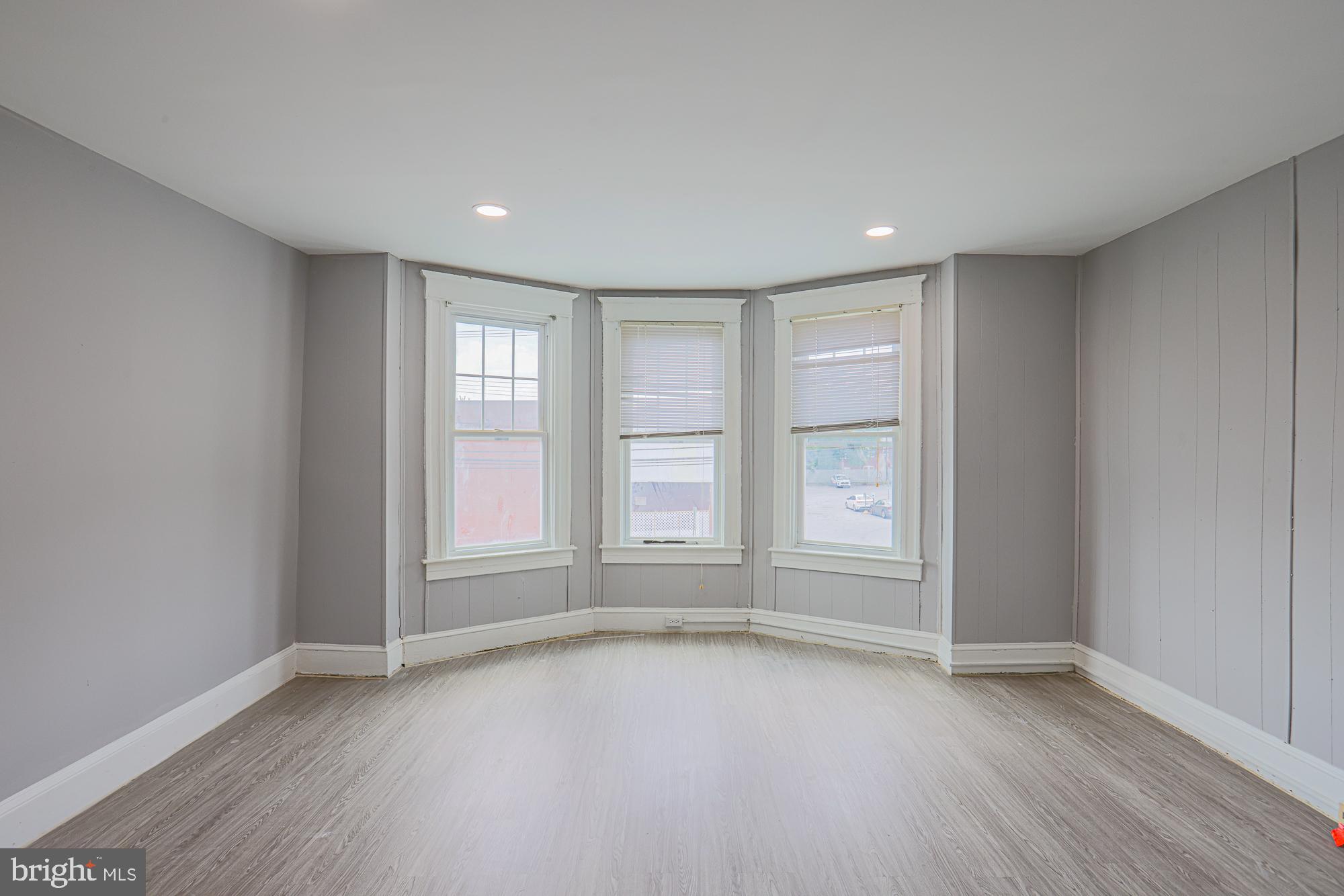 516 WOODBOURNE AVENUE