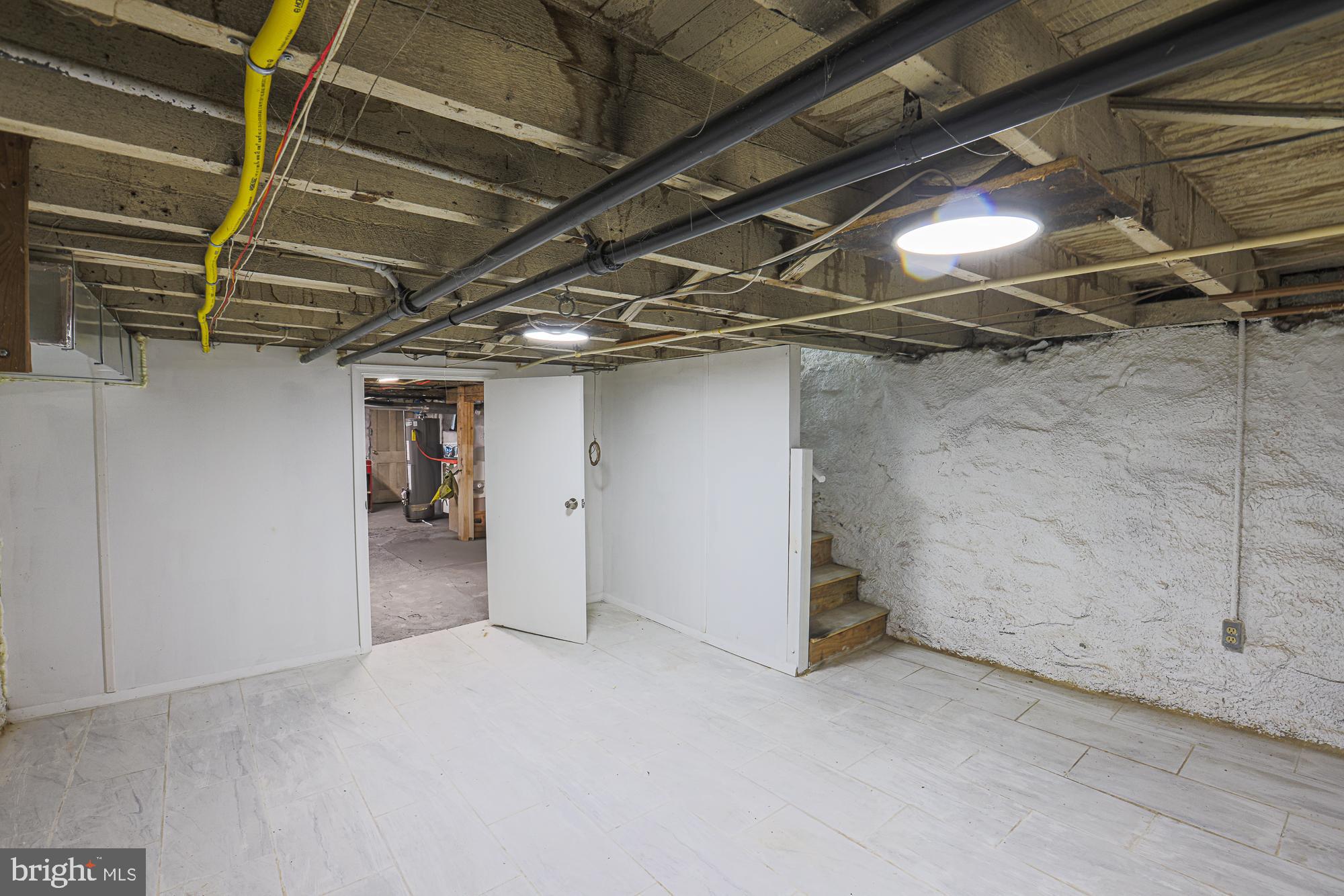 516 WOODBOURNE AVENUE