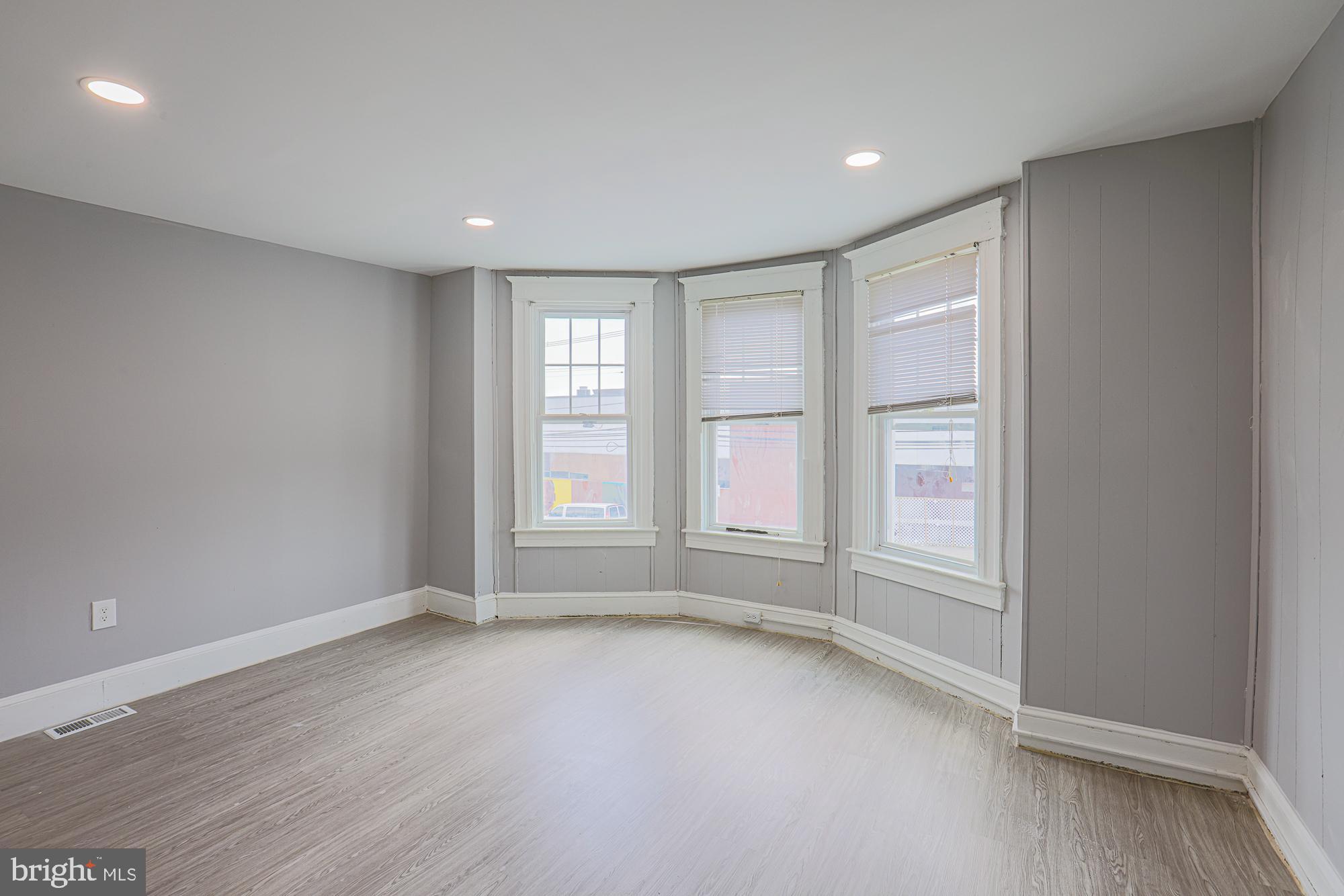 516 WOODBOURNE AVENUE