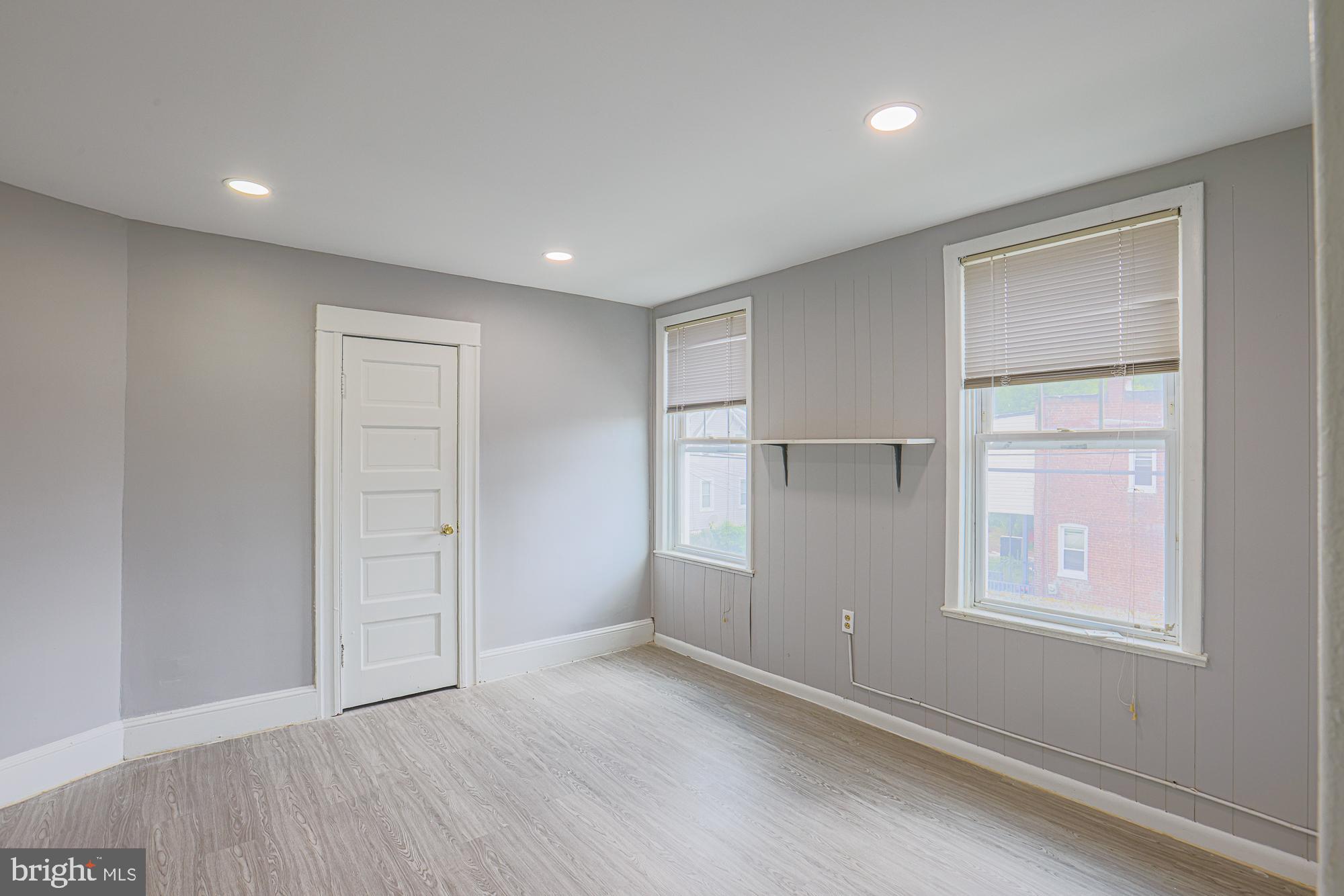 516 WOODBOURNE AVENUE