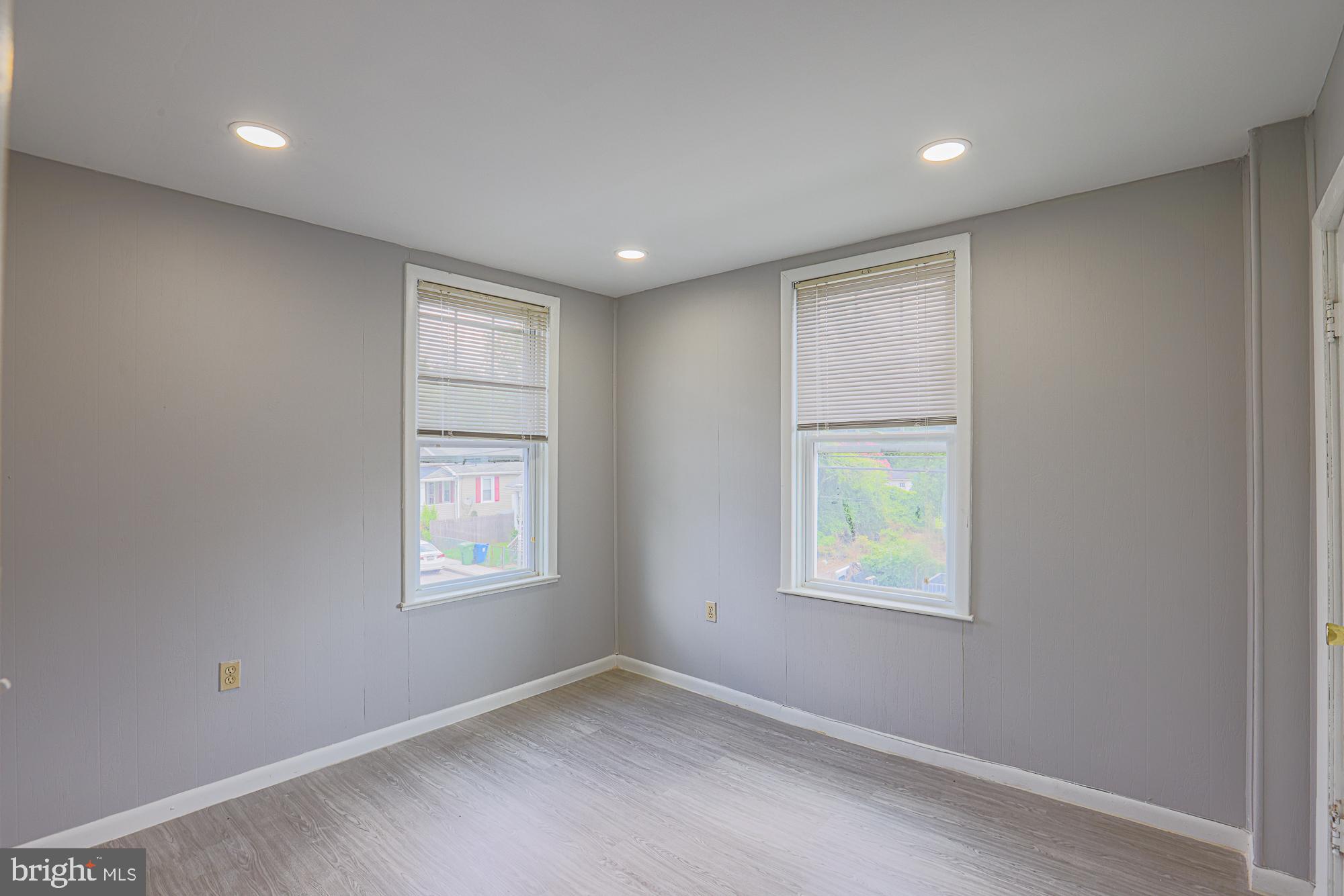 516 WOODBOURNE AVENUE