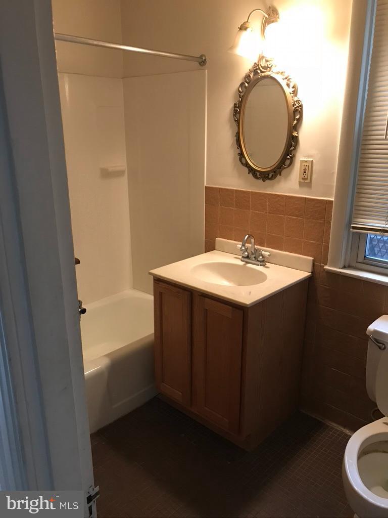 2212 MARYLAND AVENUE