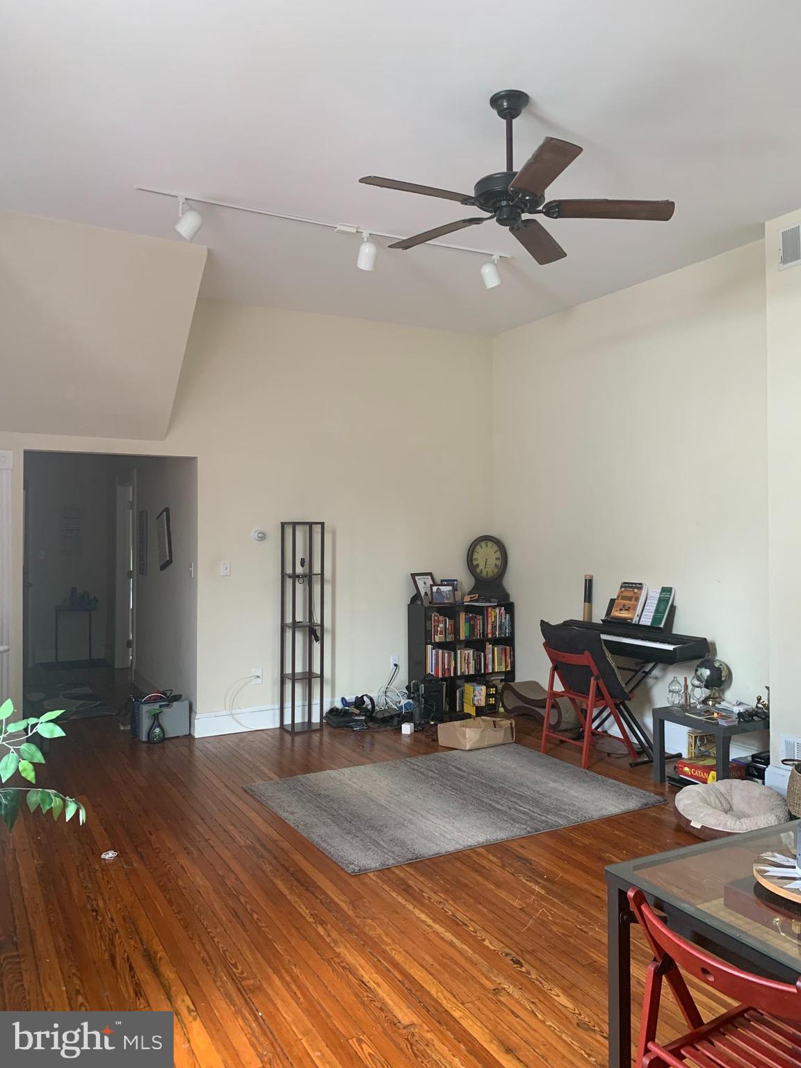 2212 MARYLAND AVENUE